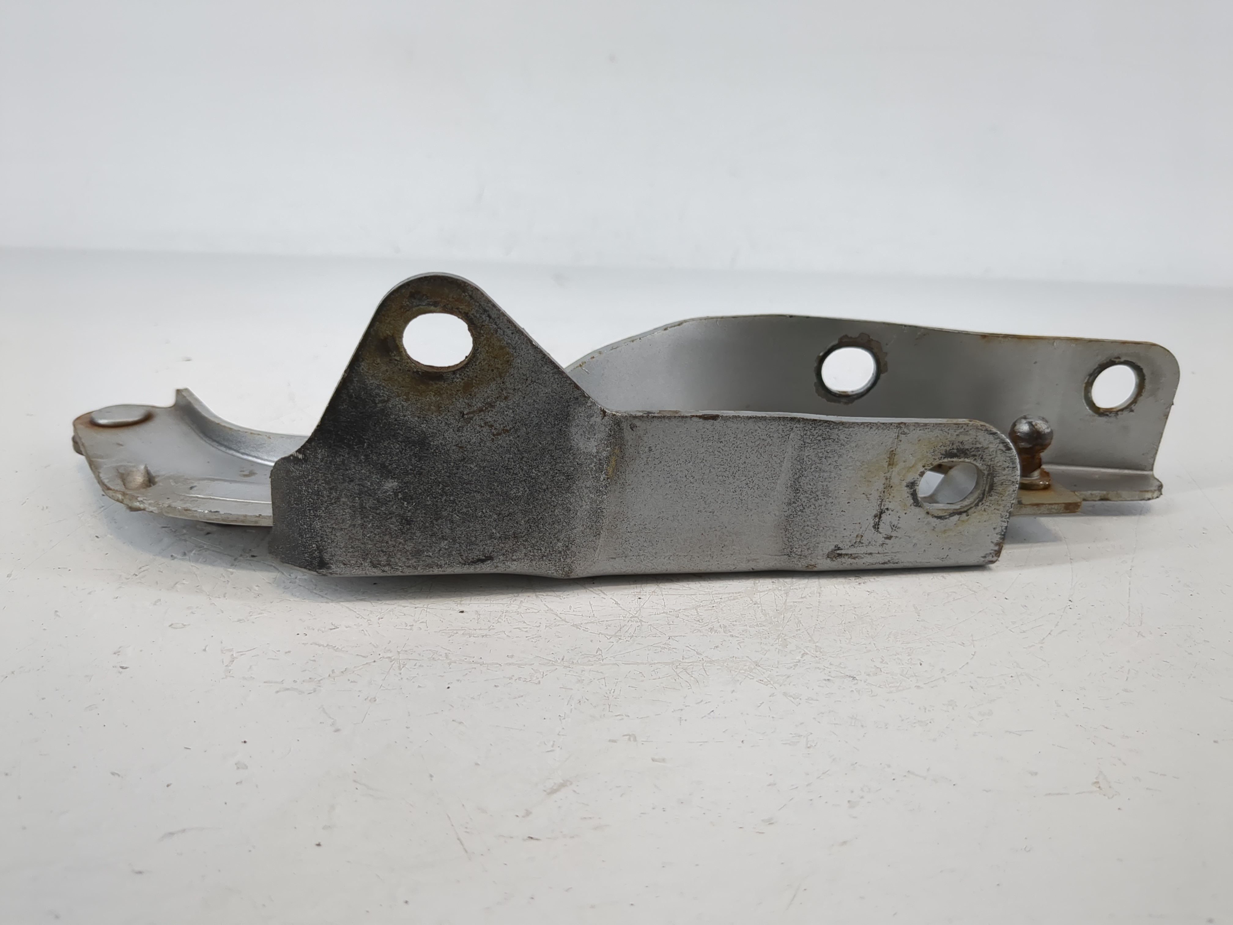 Picture of 2011 Hyundai Sonata Driver Hood Hinge 946748