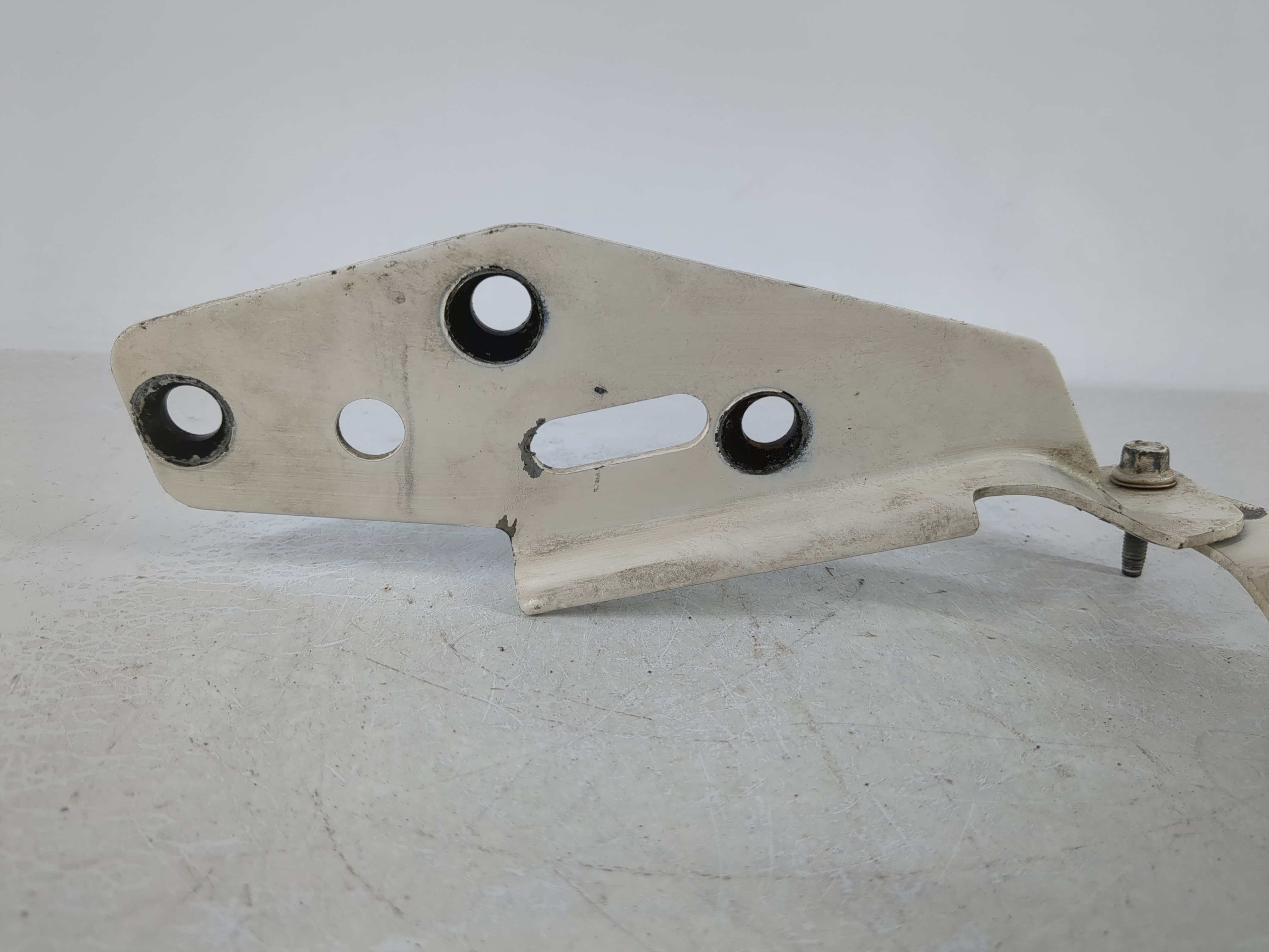 Picture of 2005 Cadillac Deville Passenger Hood Hinge 947057