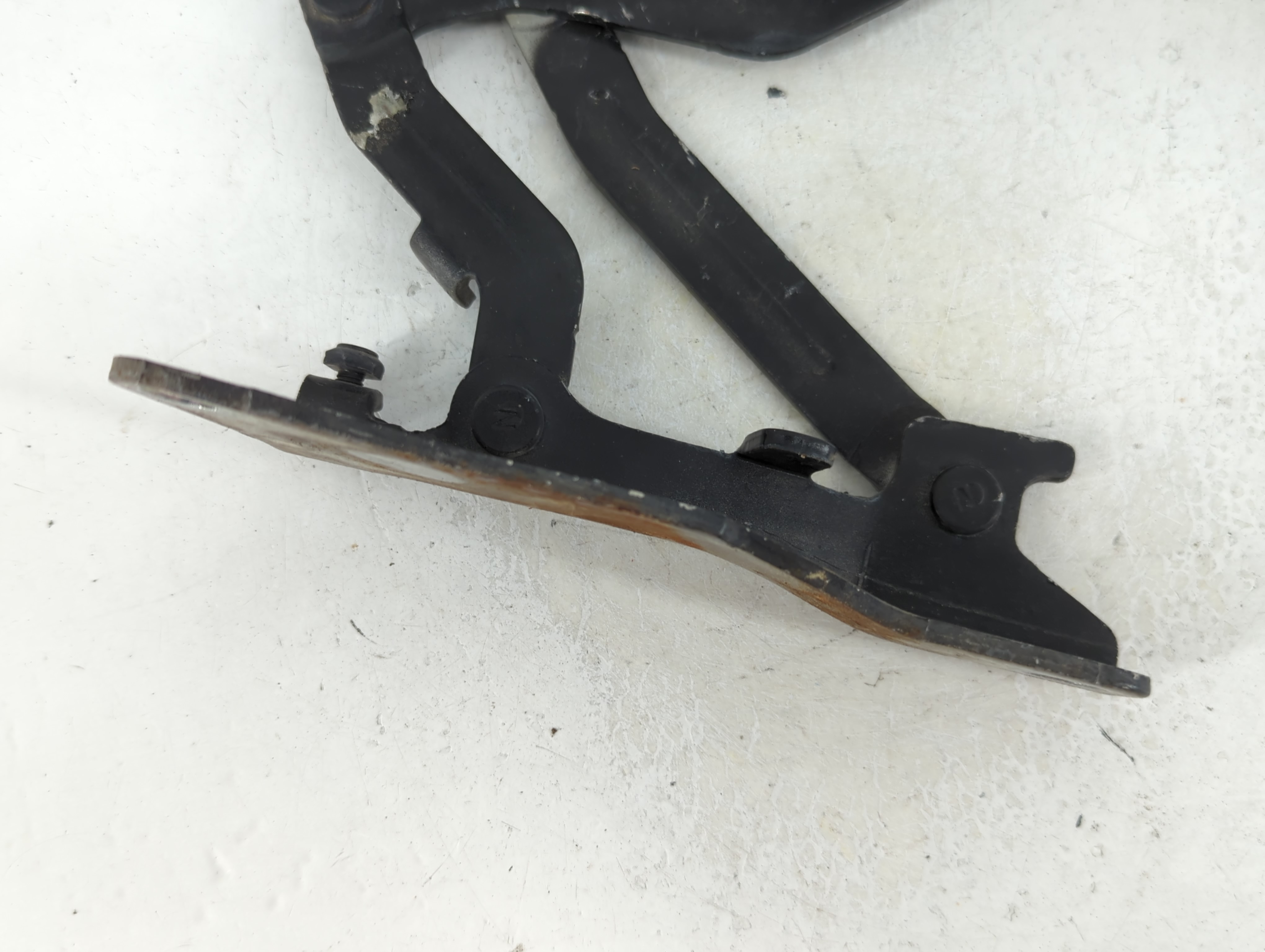 2014 Hyundai Veloster Driver Left Hood Hinge 947403 - Oemusedautoparts1.com