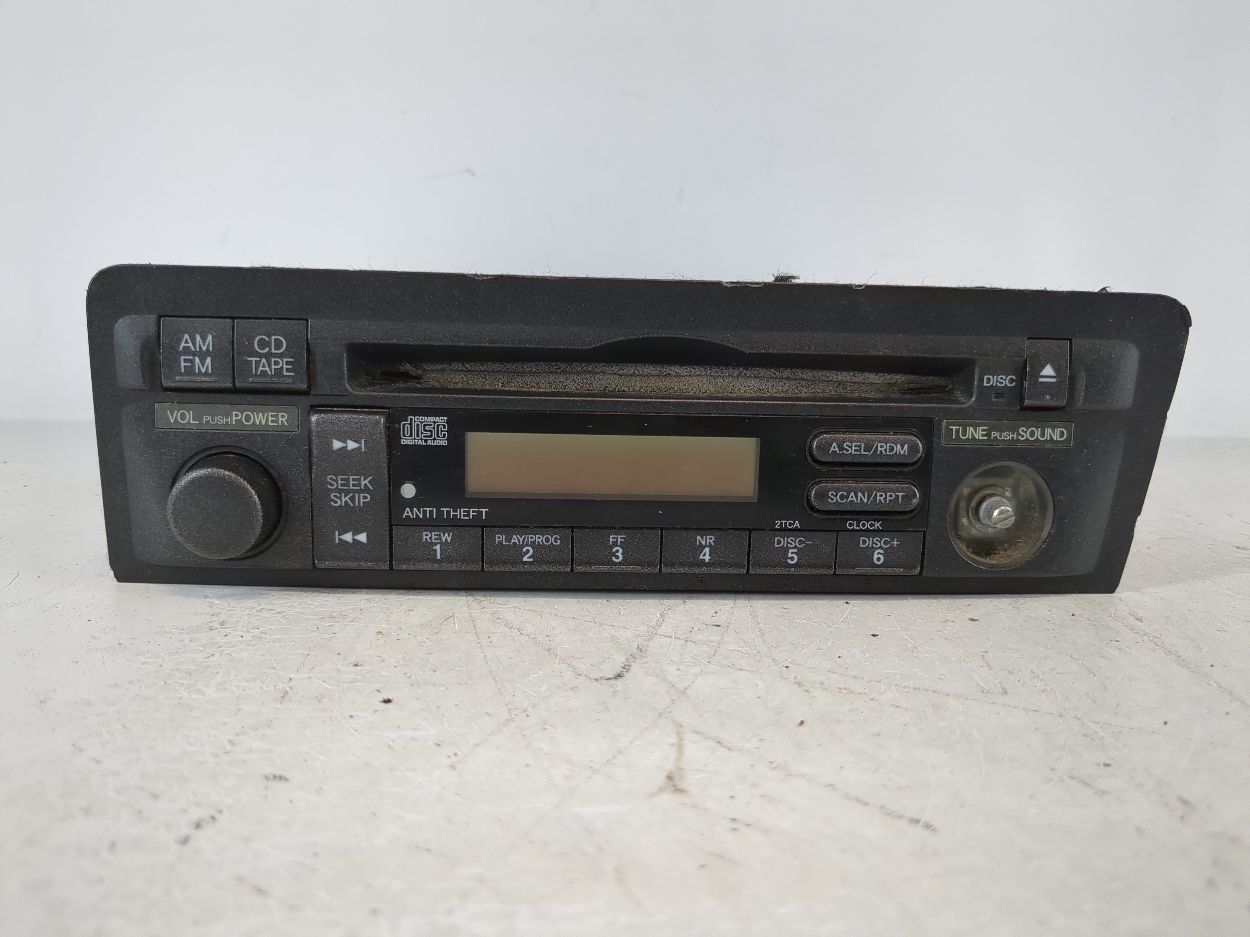 Picture of 2004-2005 Honda Civic Am Fm Cd Player Radio Receiver 947849
