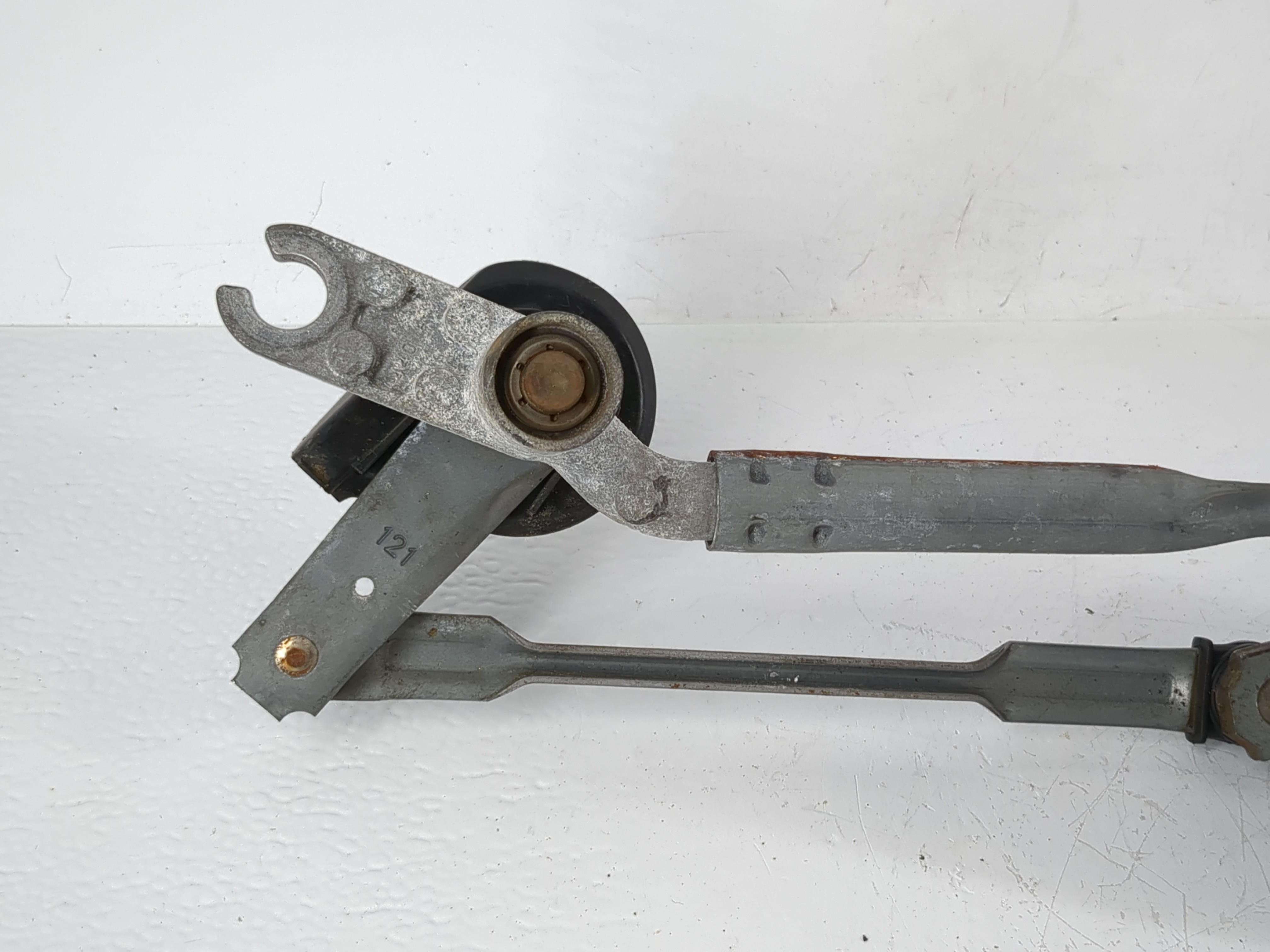 2011-2014 Hyundai Sonata Front Windshield Wiper Motor 949393 - Oemusedautoparts1.com
