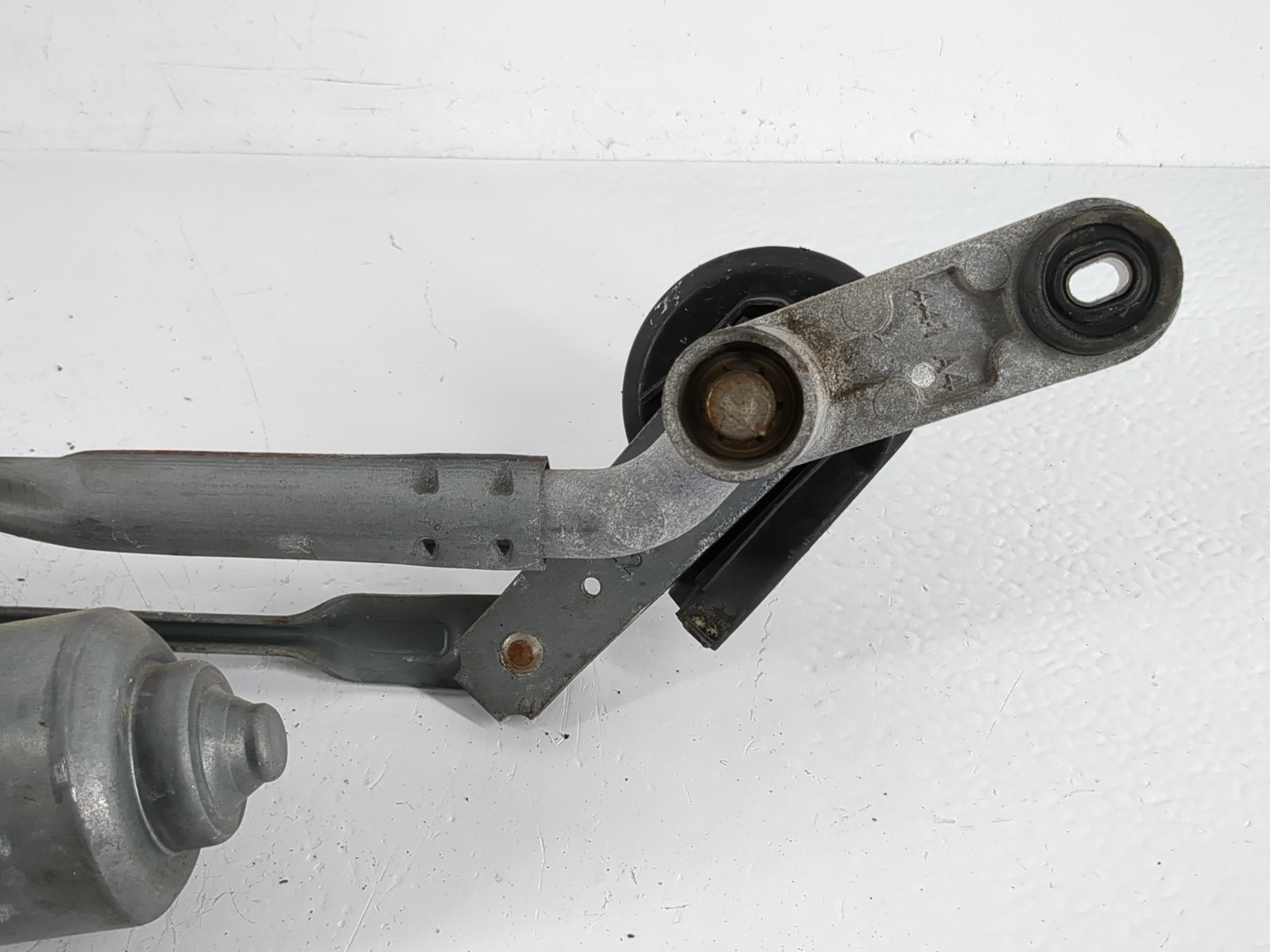 Picture of 2011-2014 Hyundai Sonata Front Windshield Wiper Motor 949442