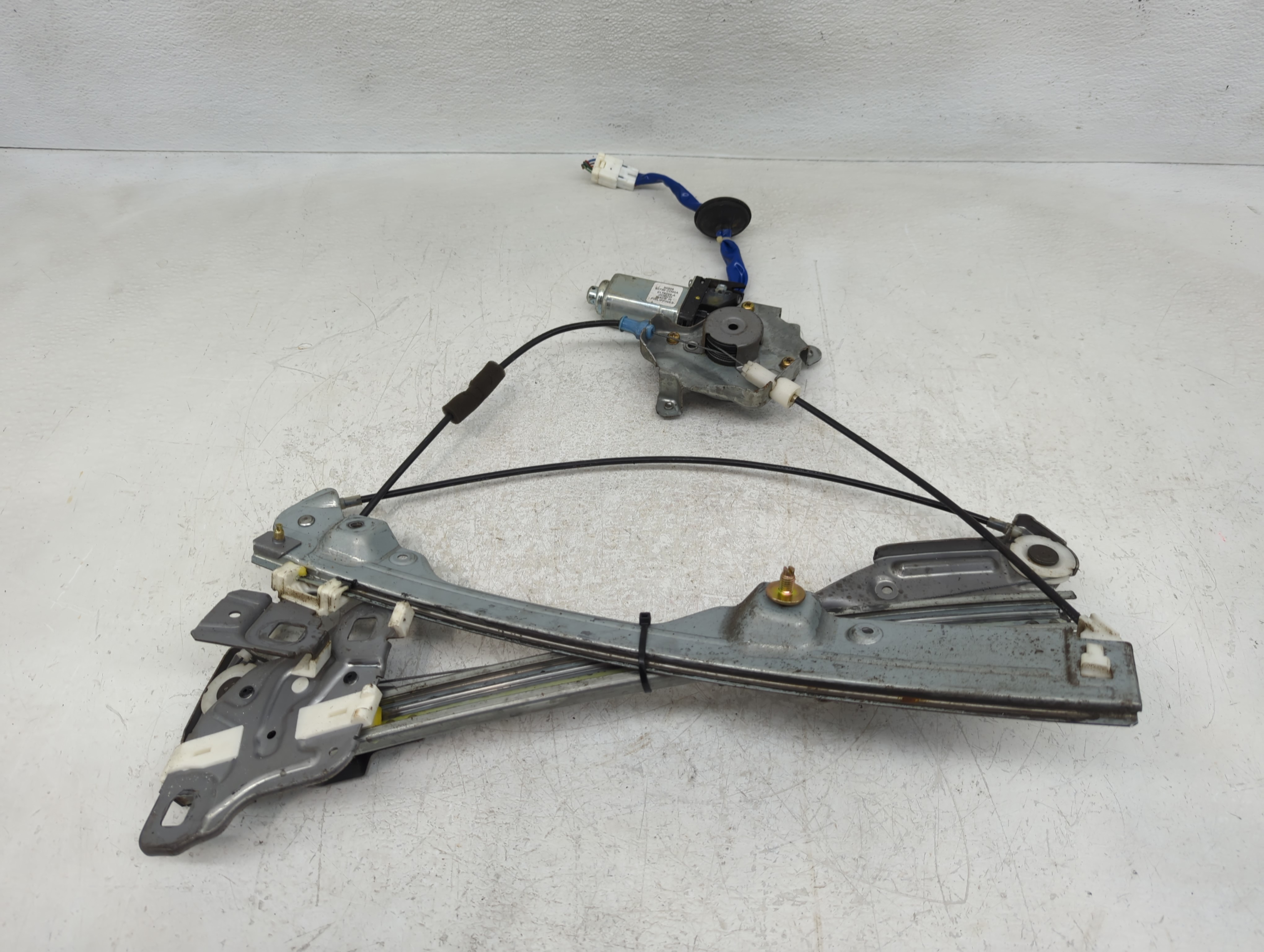 2003-2007 Infiniti G35 Passenger Front Right Power Window Motor 950485 - Oemusedautoparts1.com