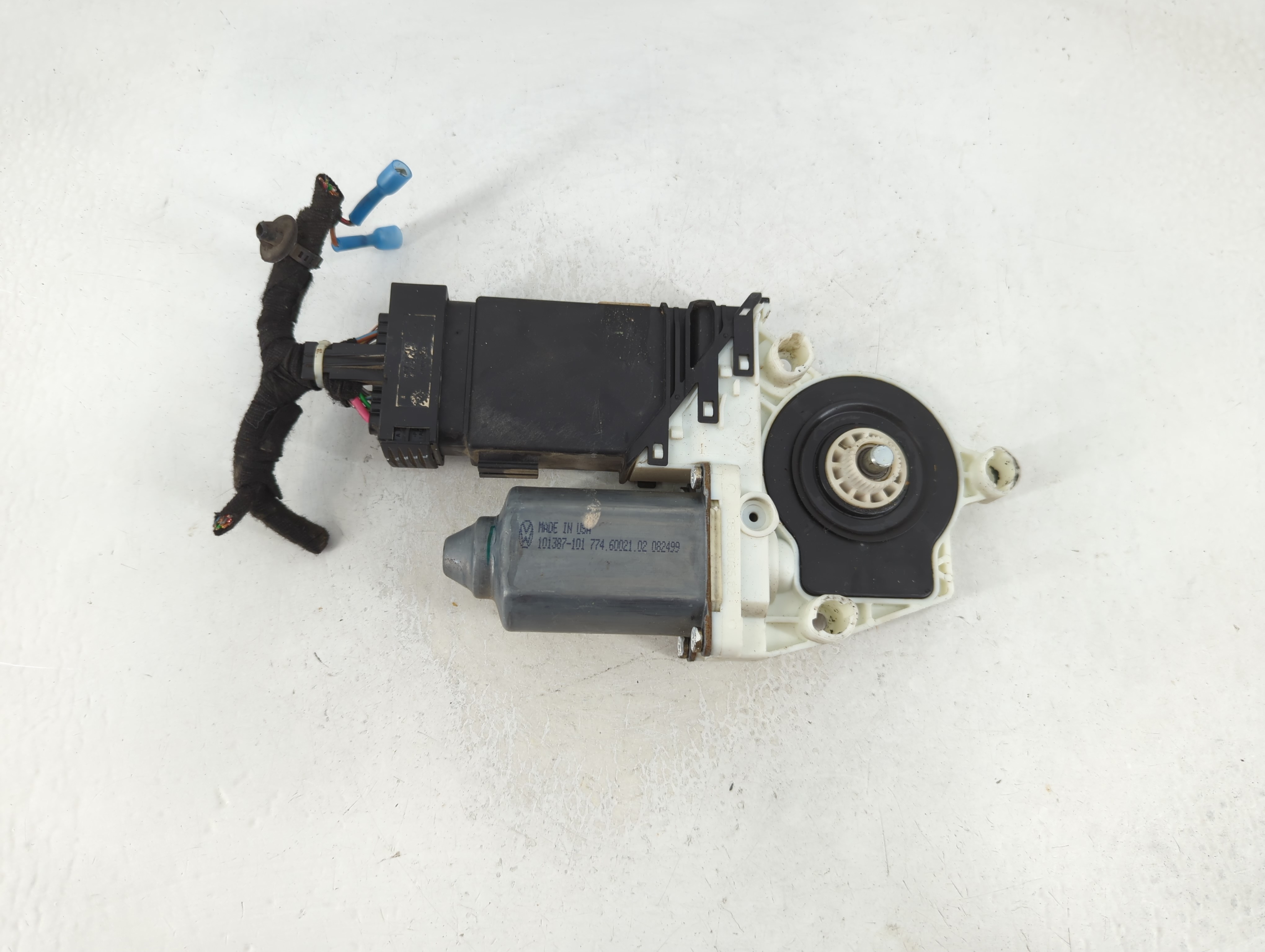 Picture of 1998-2001 Volkswagen Beetle Passenger Front Right Power Window Motor 951291