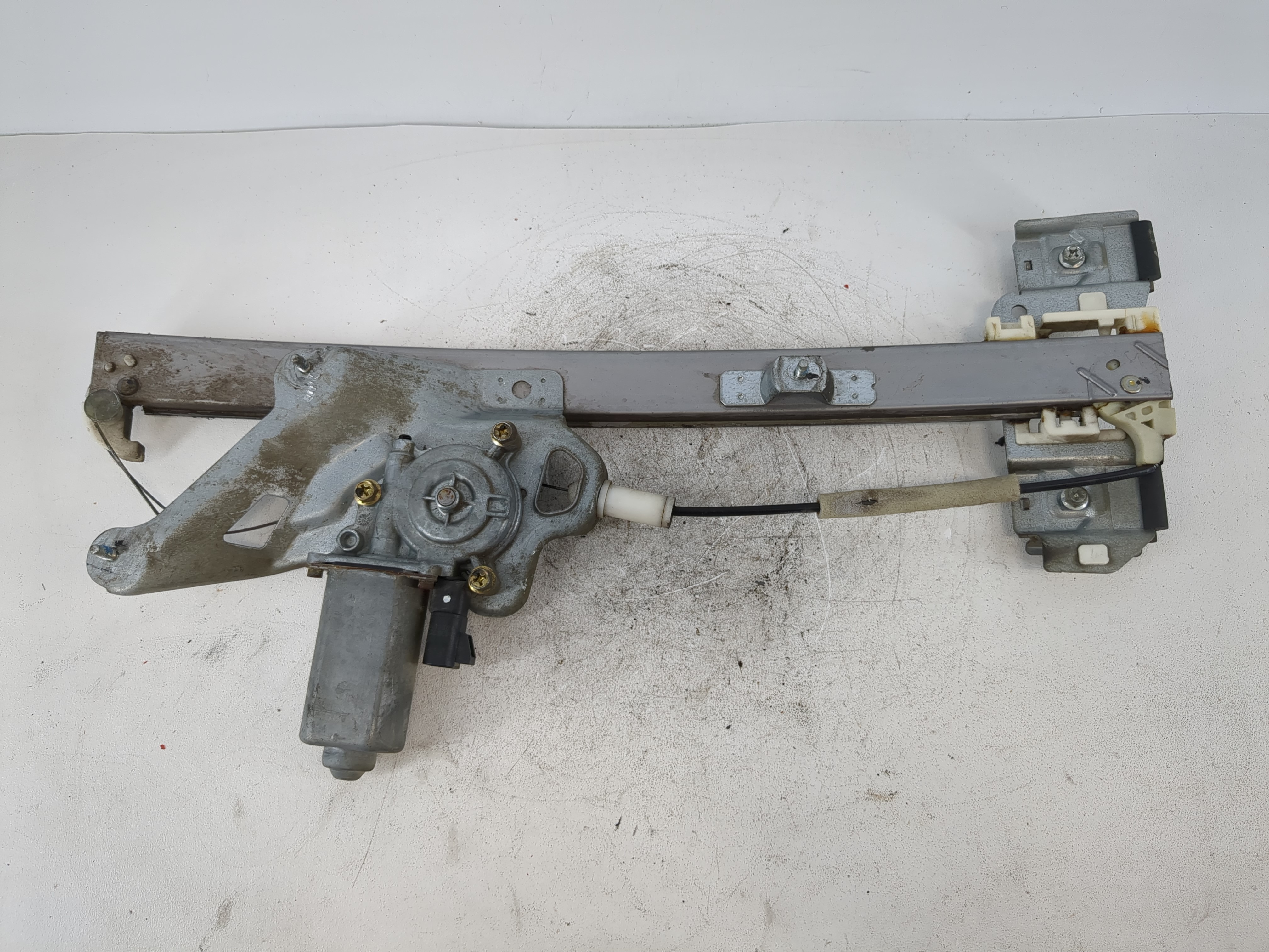 Picture of 2000-2002 Buick Lesabre Driver Front Left Power Window Motor 951675