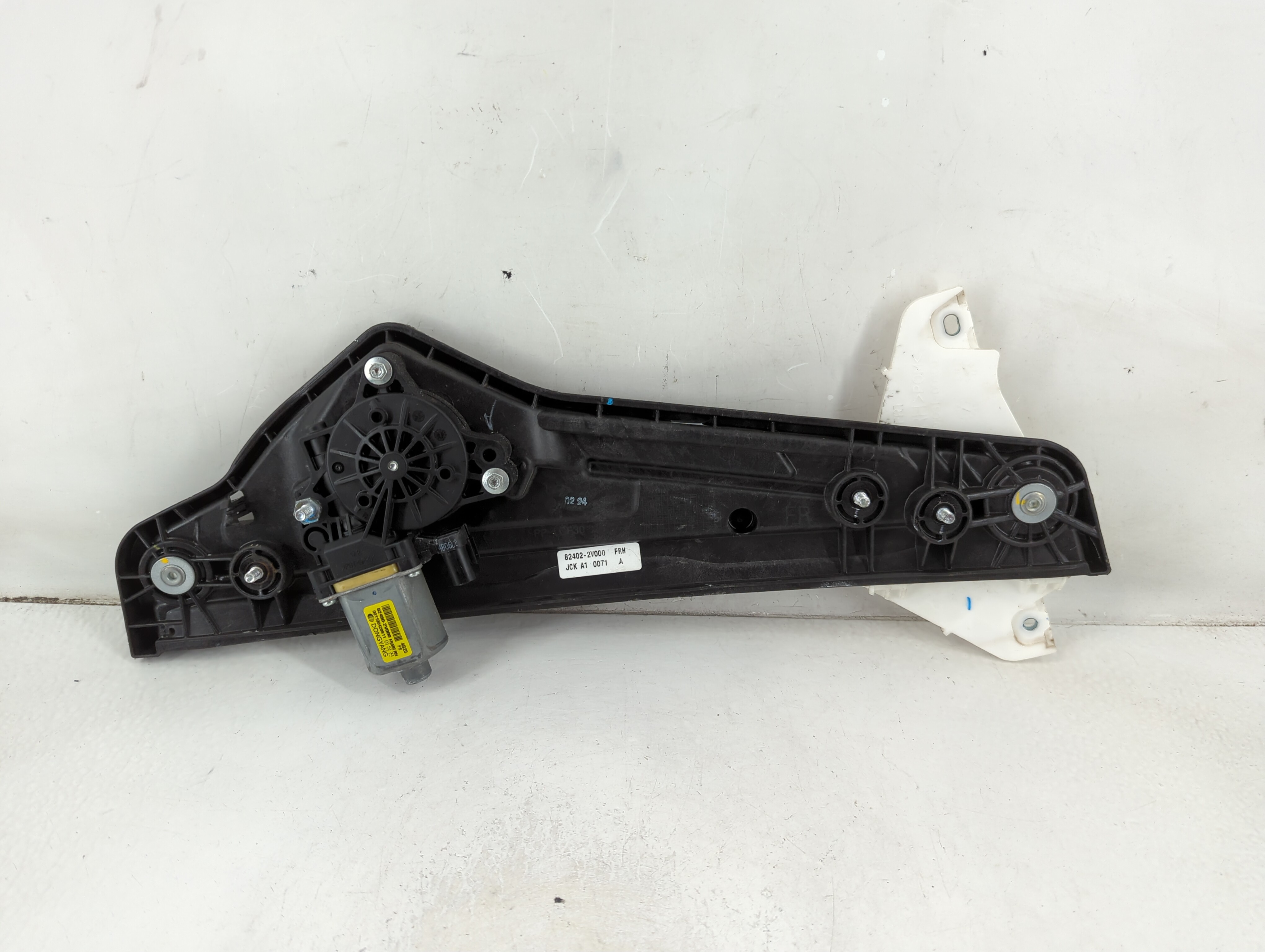 2012-2017 Hyundai Veloster Passenger Front Right Power Window Motor 951680 - Oemusedautoparts1.com