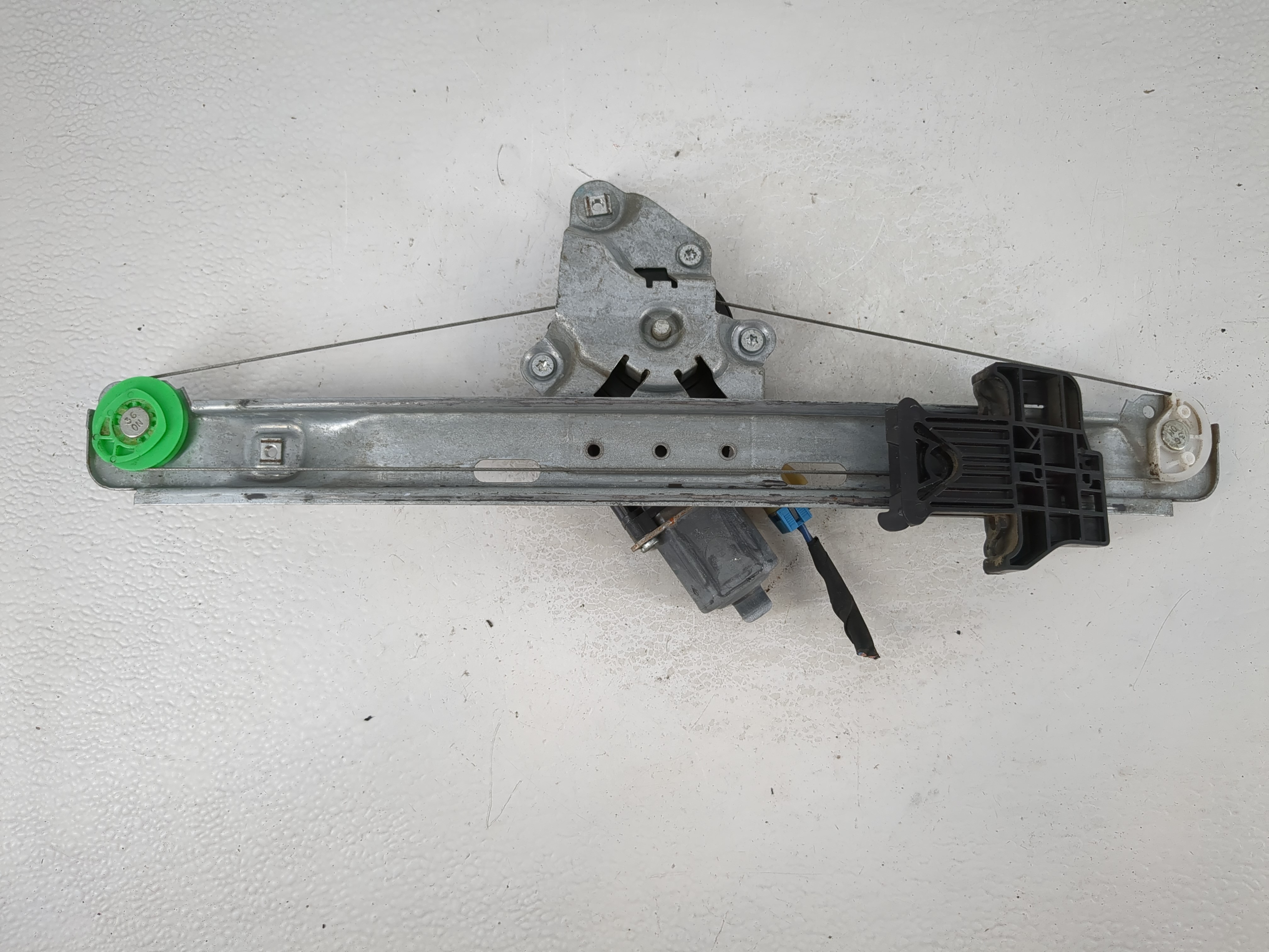 2008-2012 Chevrolet Malibu Passenger Rear Right Power Window Motor 952186 - Oemusedautoparts1.com