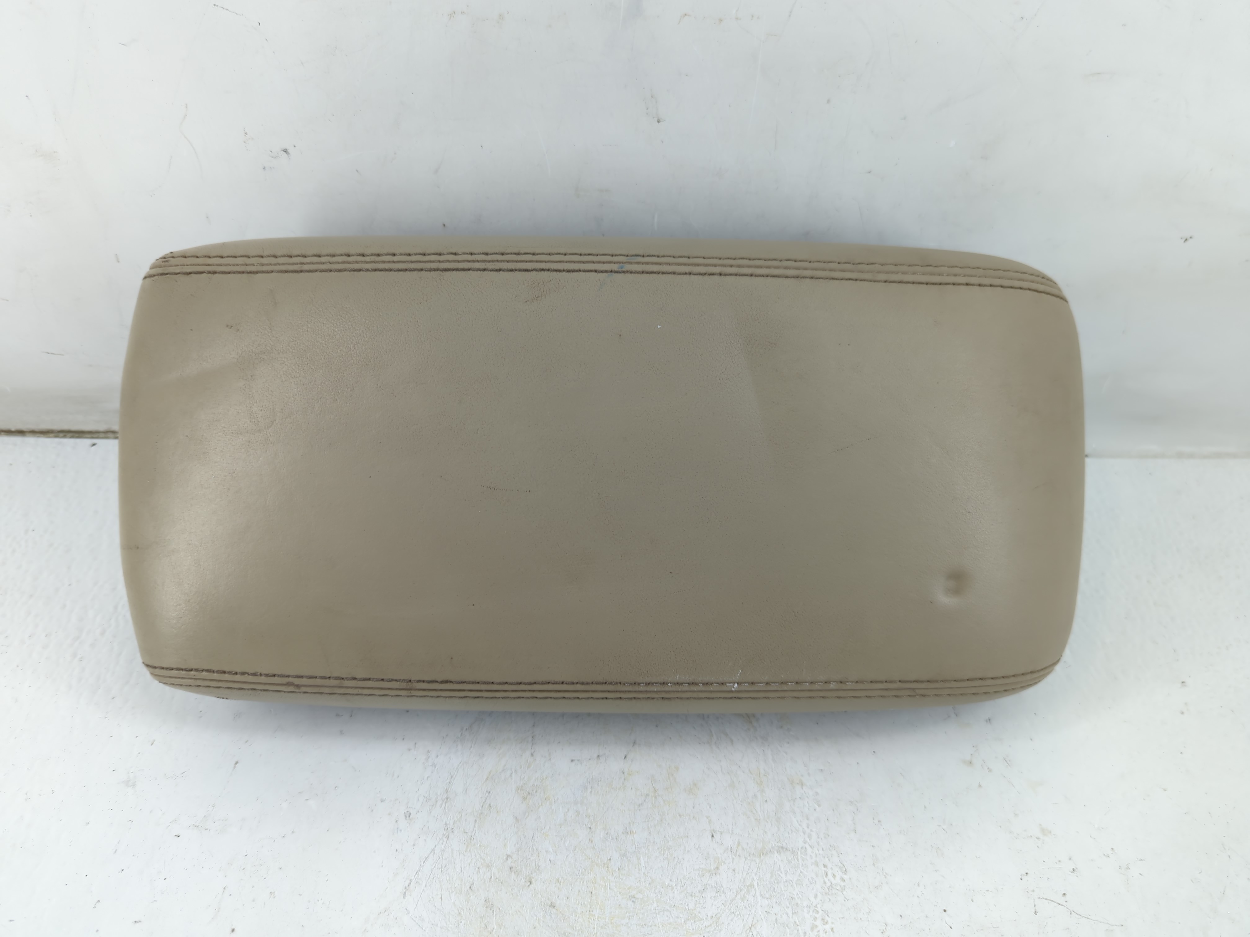 2014-2017 Jeep Grand Cherokee Center Console Armrest Cover Lid Tan 952604 - Oemusedautoparts1.com