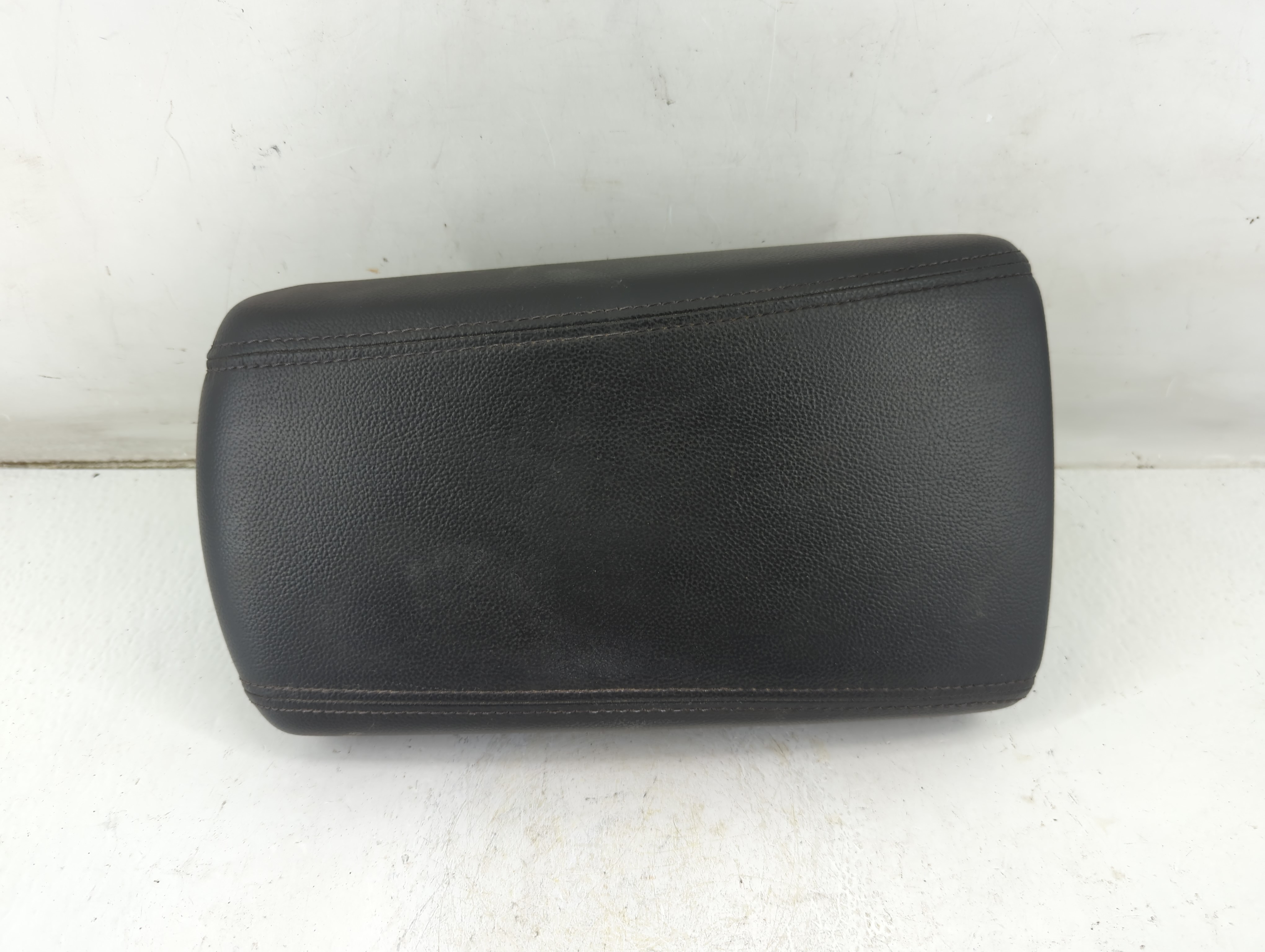 Picture of 2016 Hyundai Tucson Center Console Armrest Cover Lid Black 952605