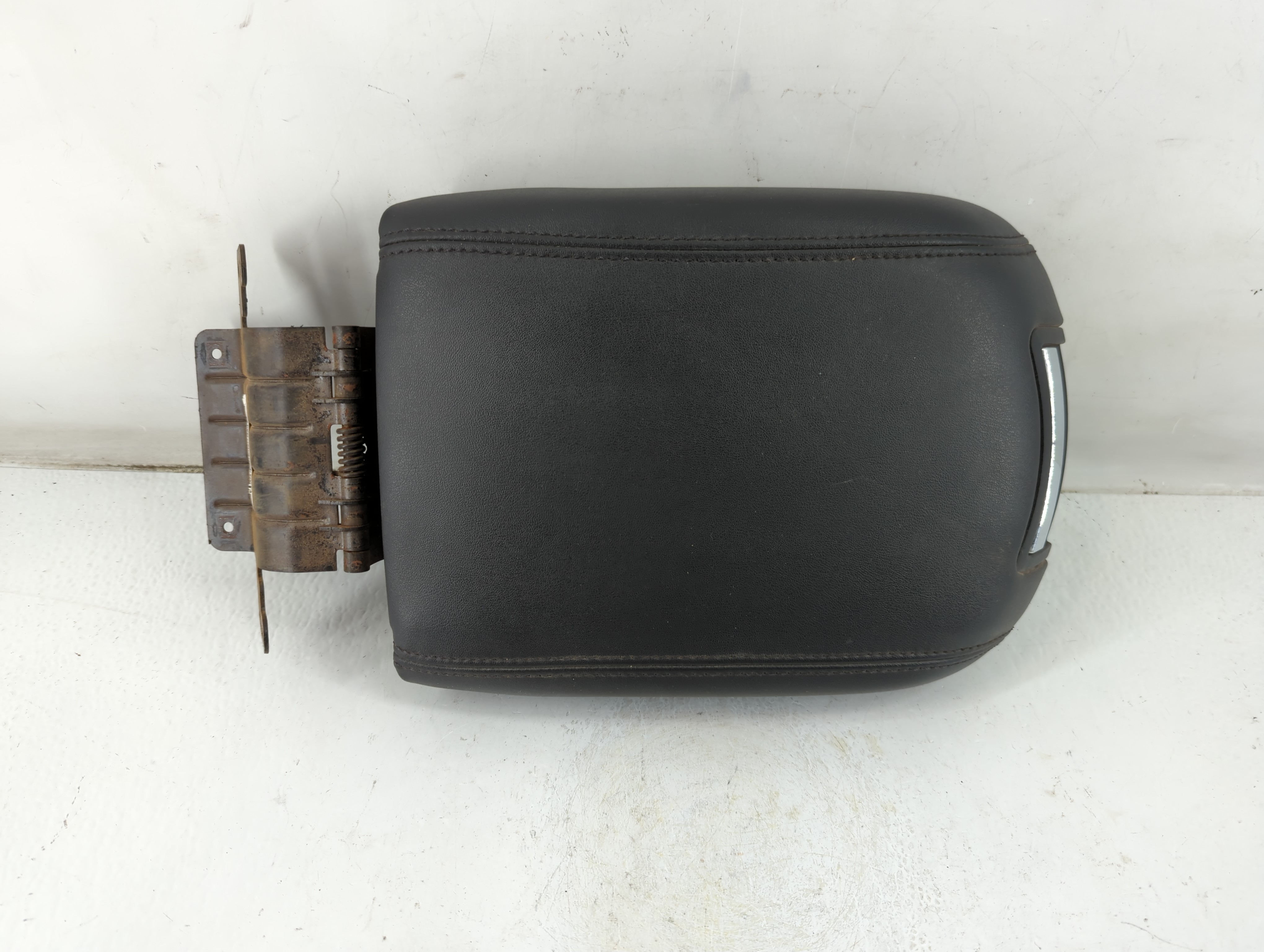 2010-2012 Ford Taurus Center Console Armrest Cover Lid Black 952606 - Oemusedautoparts1.com