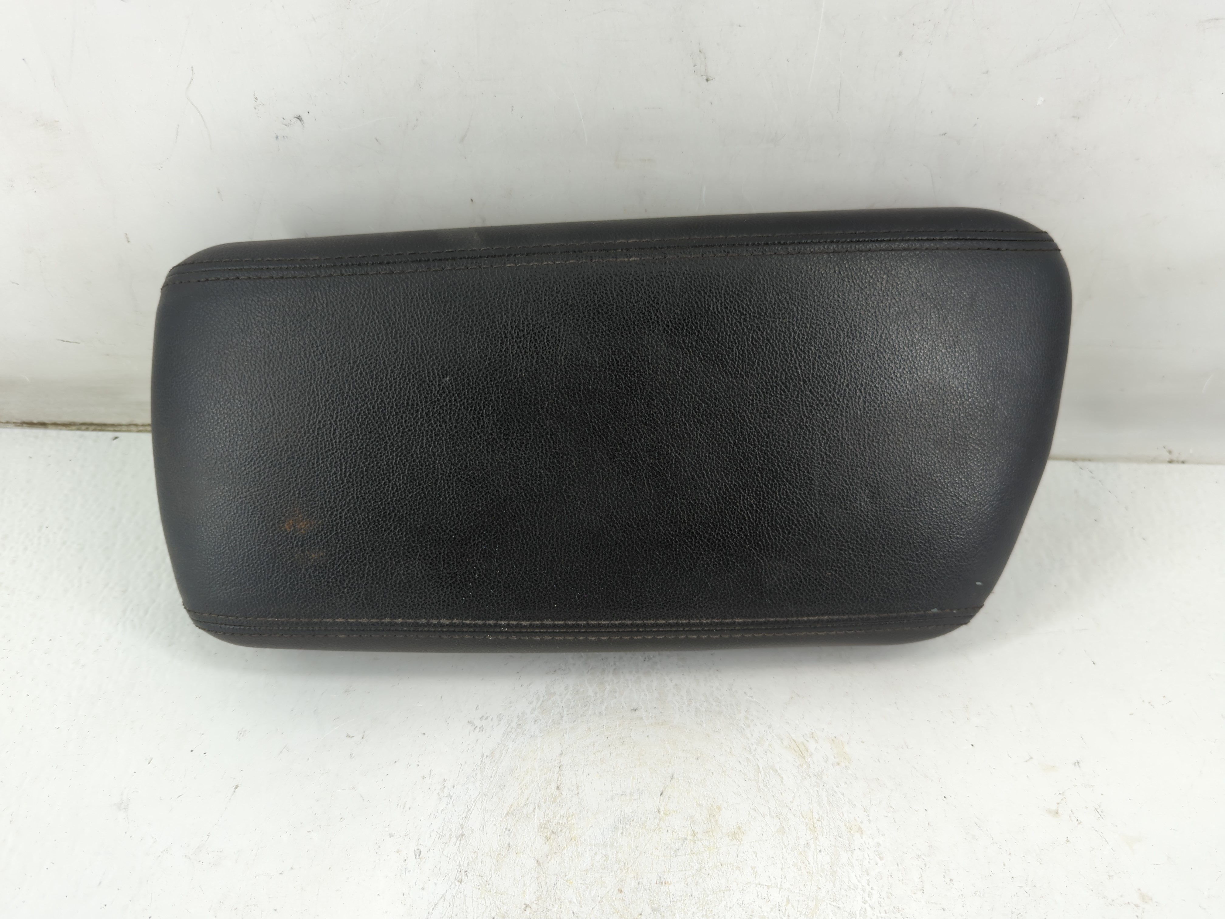 2020 Kia Optima Center Console Armrest Cover Lid Black 952607 - Oemusedautoparts1.com
