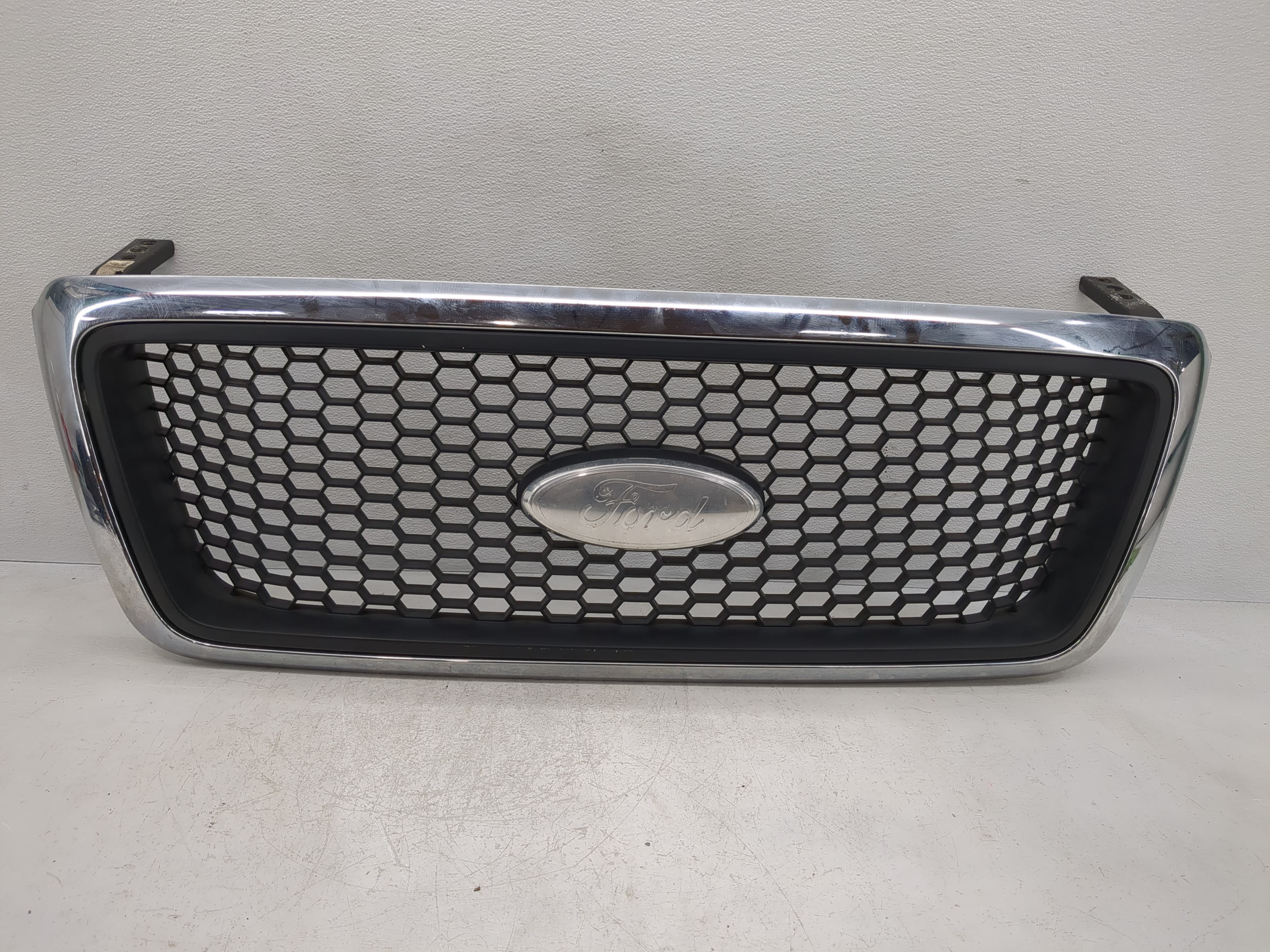 2006-2008 Ford F-150 Front Grille Bumper Not Included 955090 - Oemusedautoparts1.com