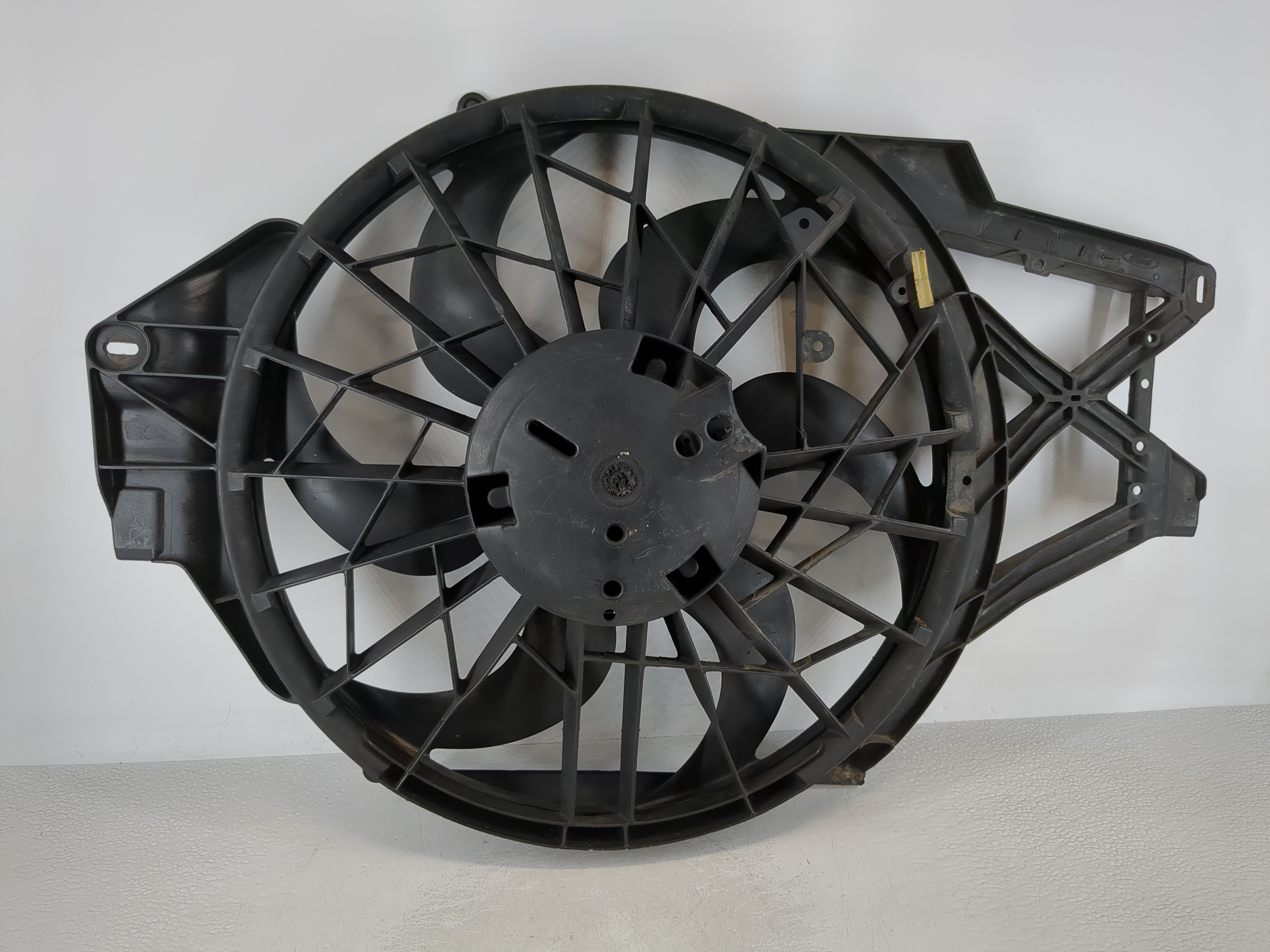Picture of 2001-2004 Ford Mustang Electric Radiator Cooling Fan Motor Assembly 955578