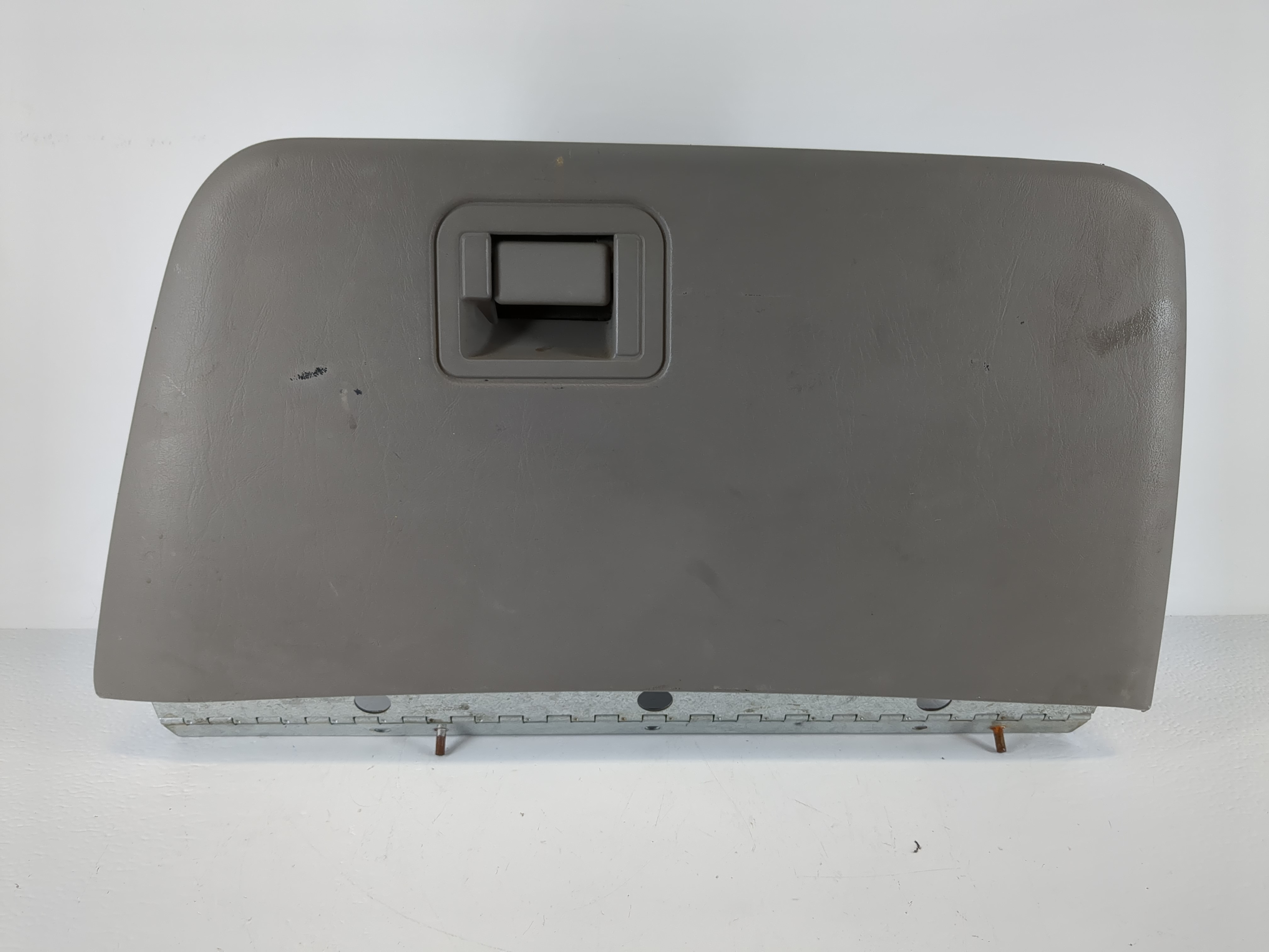 2000 Ford F-250 Super Duty Passenger Glove Box Door Storage Compartment 956339 - Oemusedautoparts1.com
