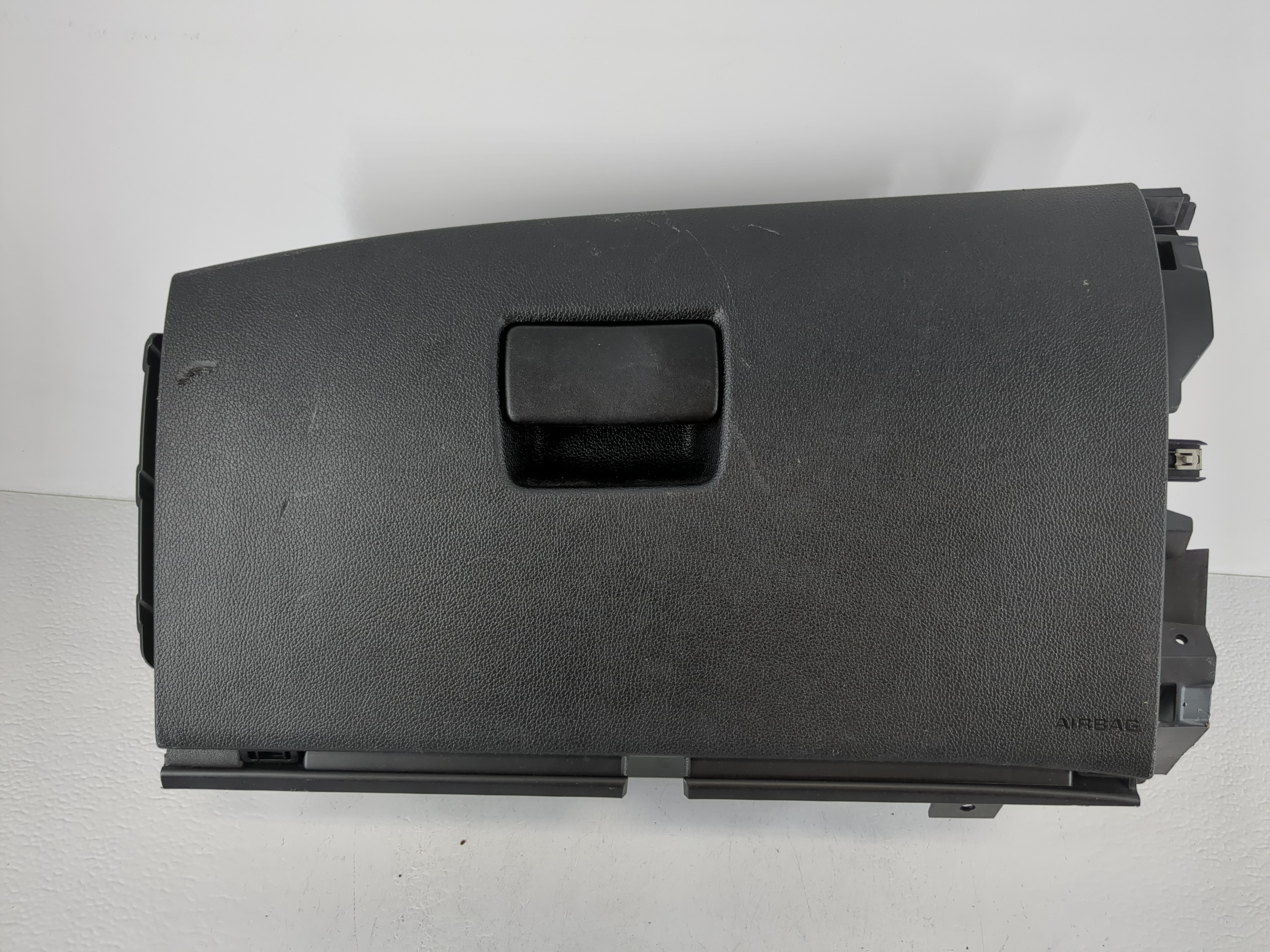 Picture of 2018 Chevrolet Cruze Passenger Glove Box Door Storage Compartment 956453
