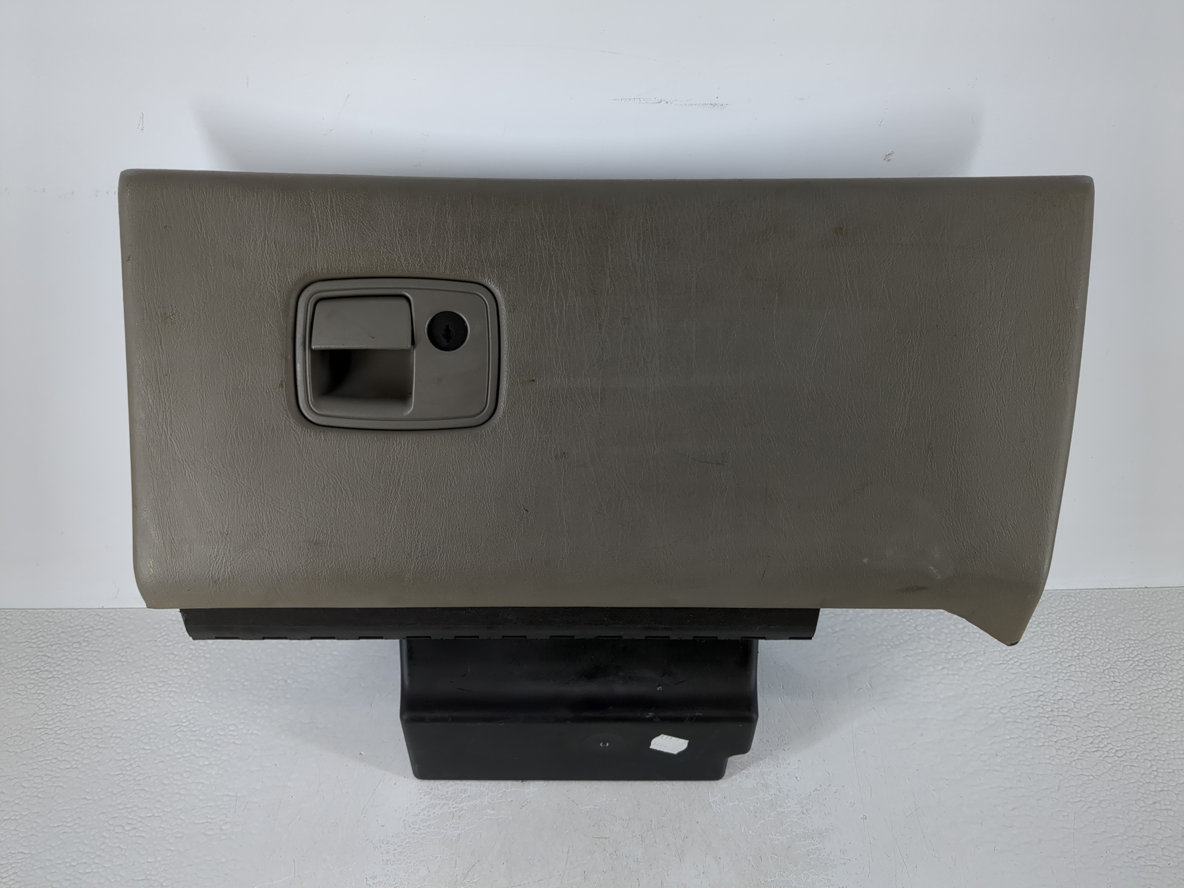 Picture of 2005 Chevrolet Impala Passenger Glove Box Door Storage Compartment 956464