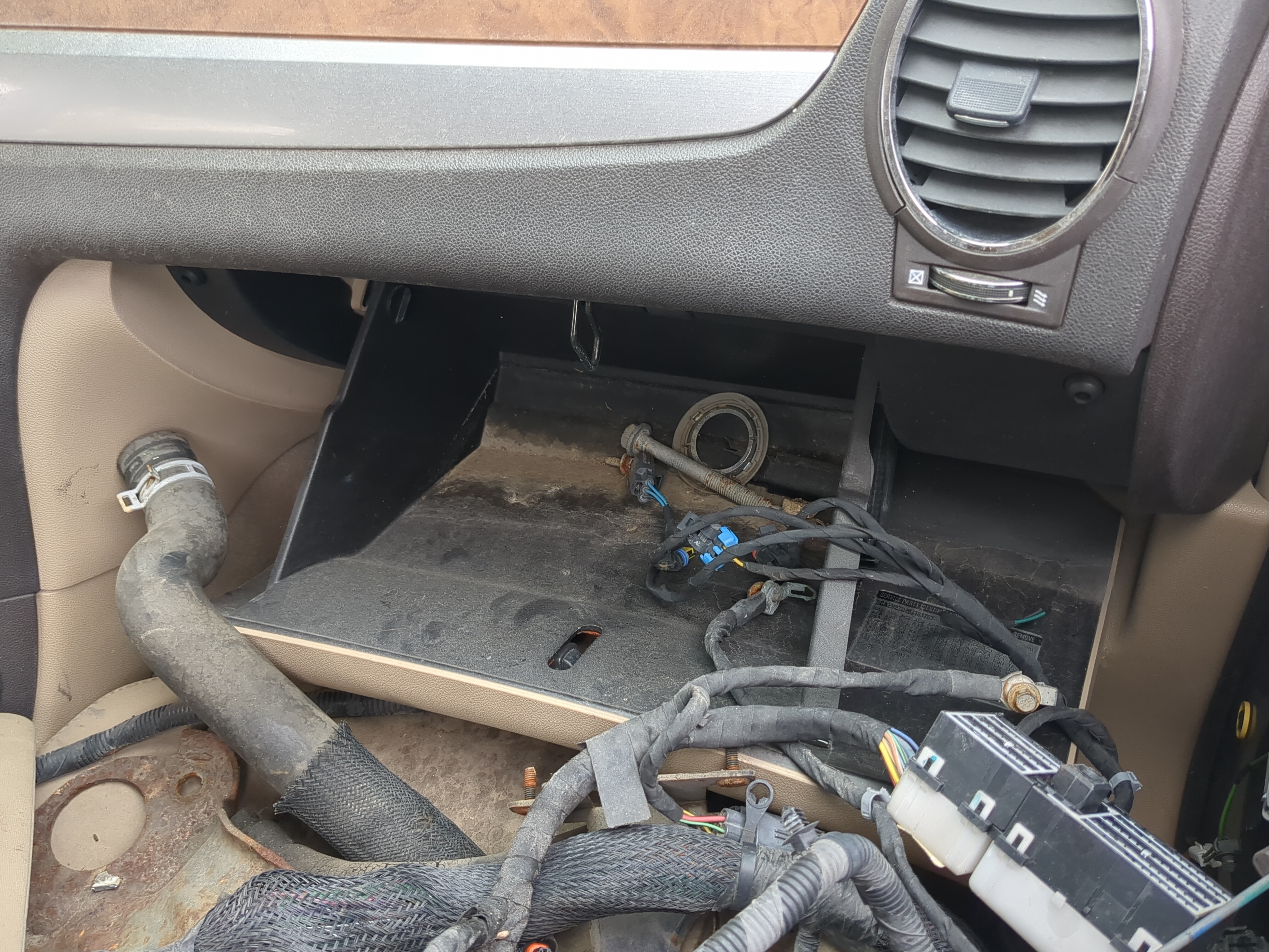 2009 Buick Enclave Passenger Glove Box Door Storage Compartment 956714 - Oemusedautoparts1.com