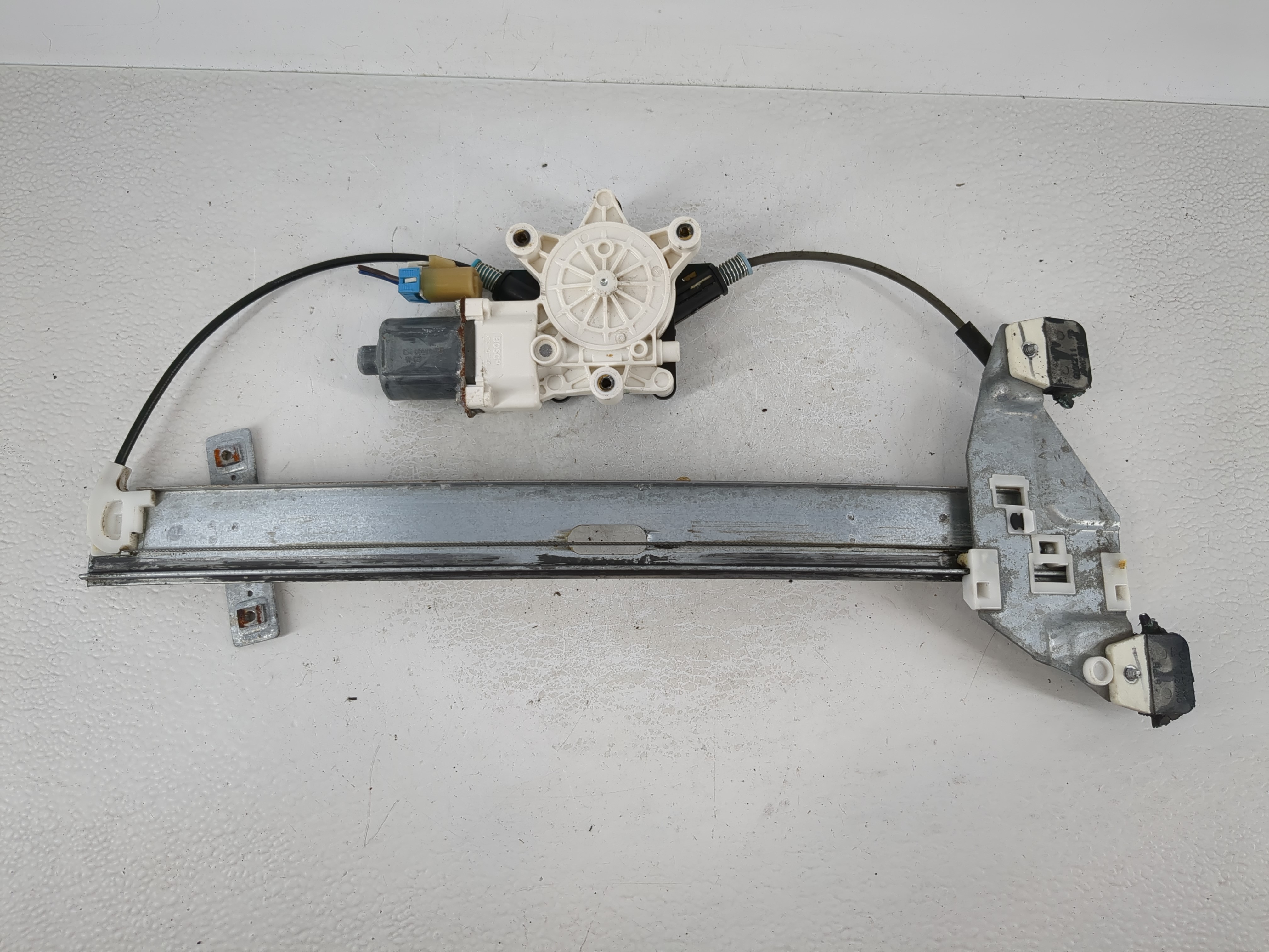 2010-2016 Chevrolet Impala Window Regulator Passenger Front 967049 - Oemusedautoparts1.com
