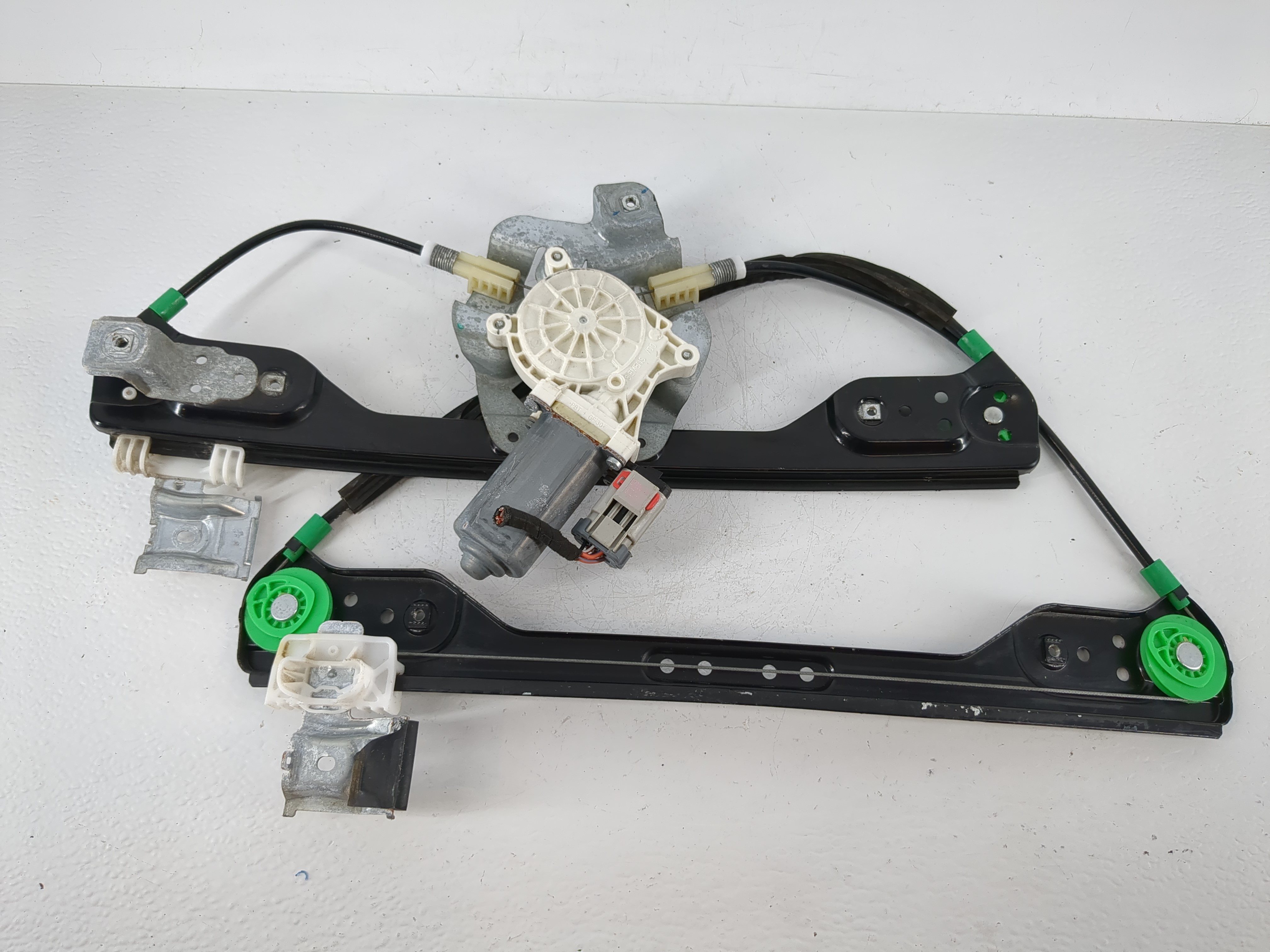 2005-2010 Chrysler 300 Driver Left Front Window Regulator 967219 - Oemusedautoparts1.com