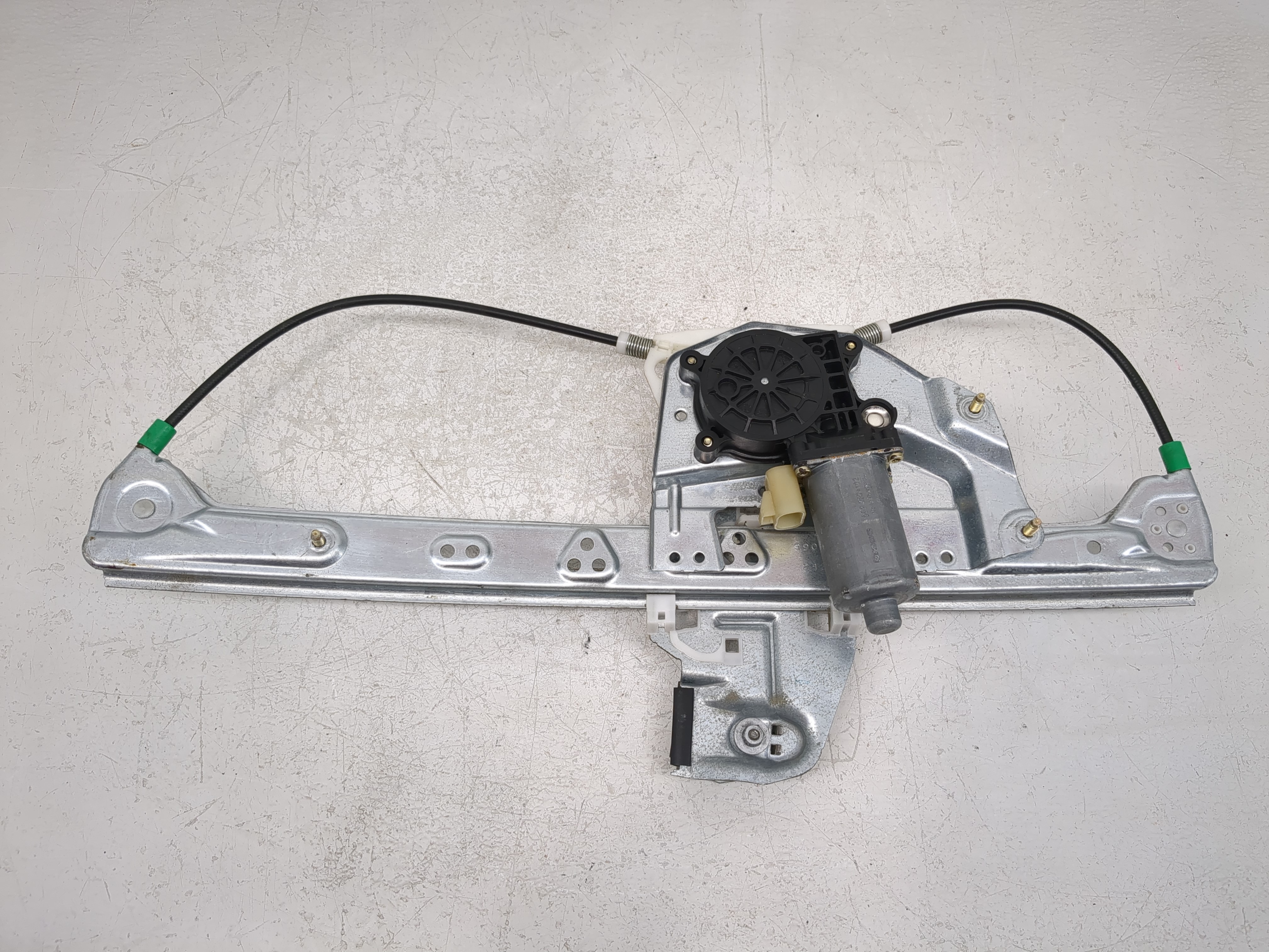 2002-2005 Cadillac Deville Driver Left Front Window Regulator 967481 - Oemusedautoparts1.com