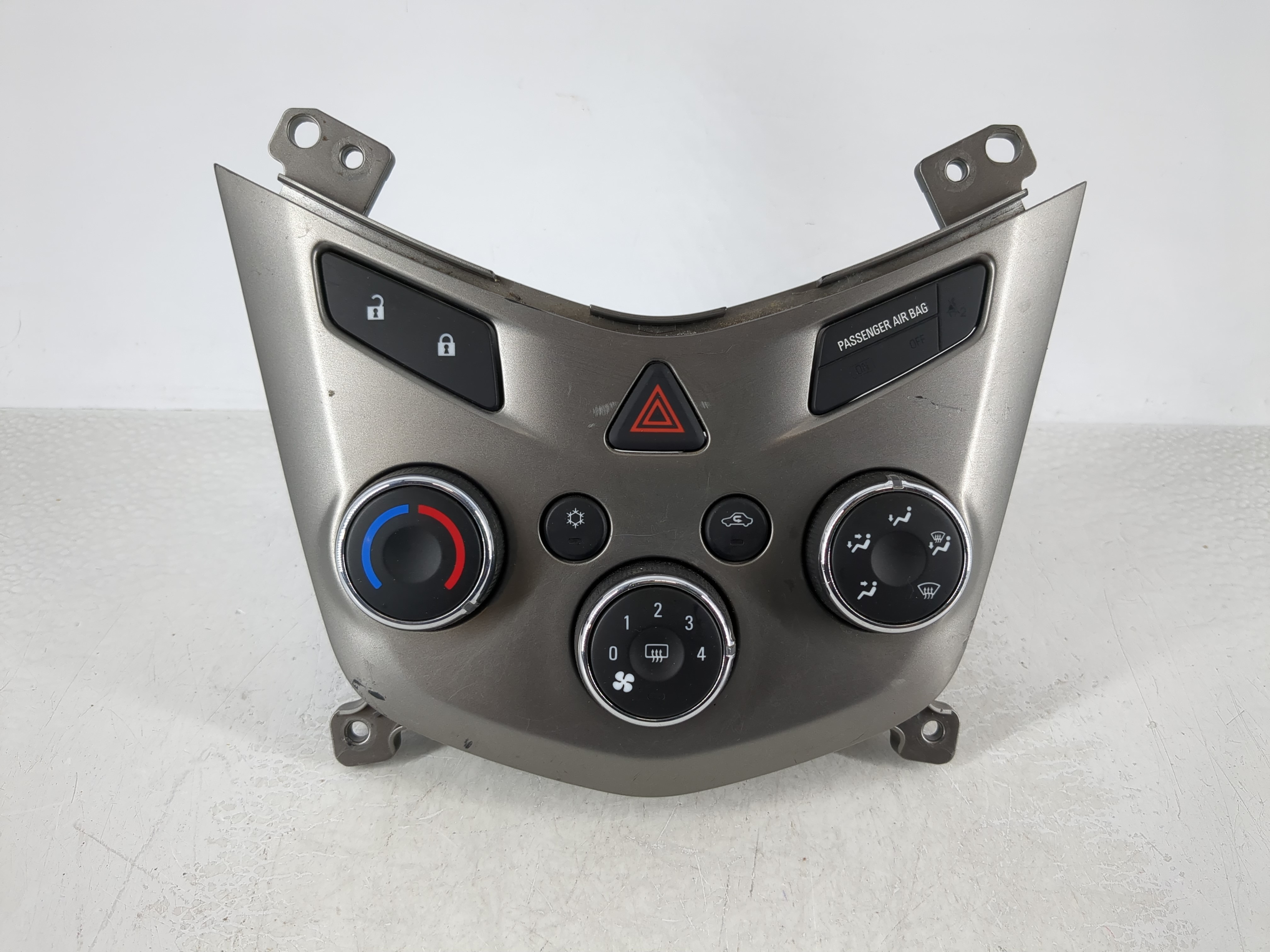 2013-2014 Chevrolet Sonic Ac Heater Climate Control 95332699 975738 - Oemusedautoparts1.com