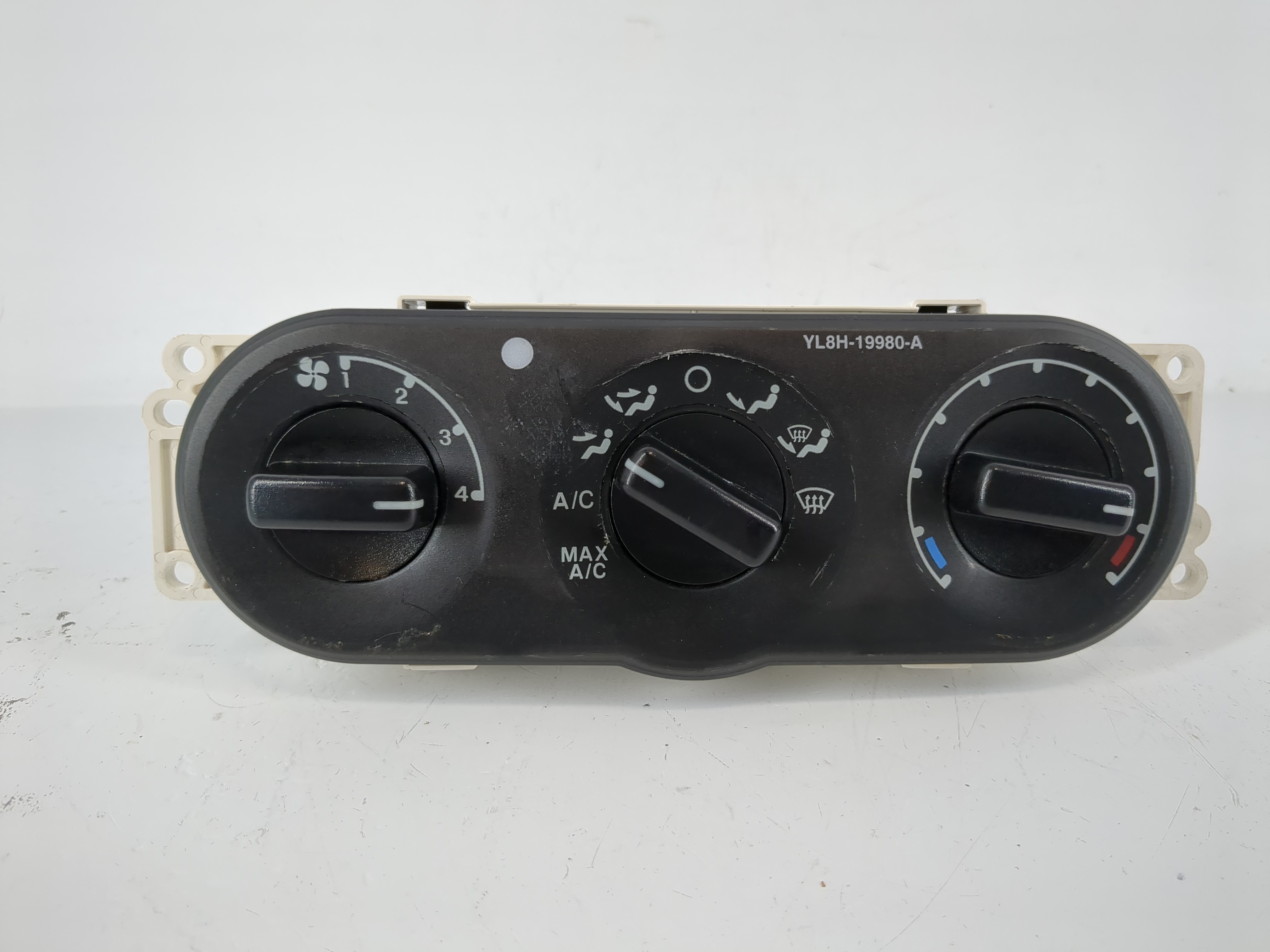 2002-2007 Ford Escape Ac Heater Climate Control Yl8h-19980-a 975762 - Oemusedautoparts1.com