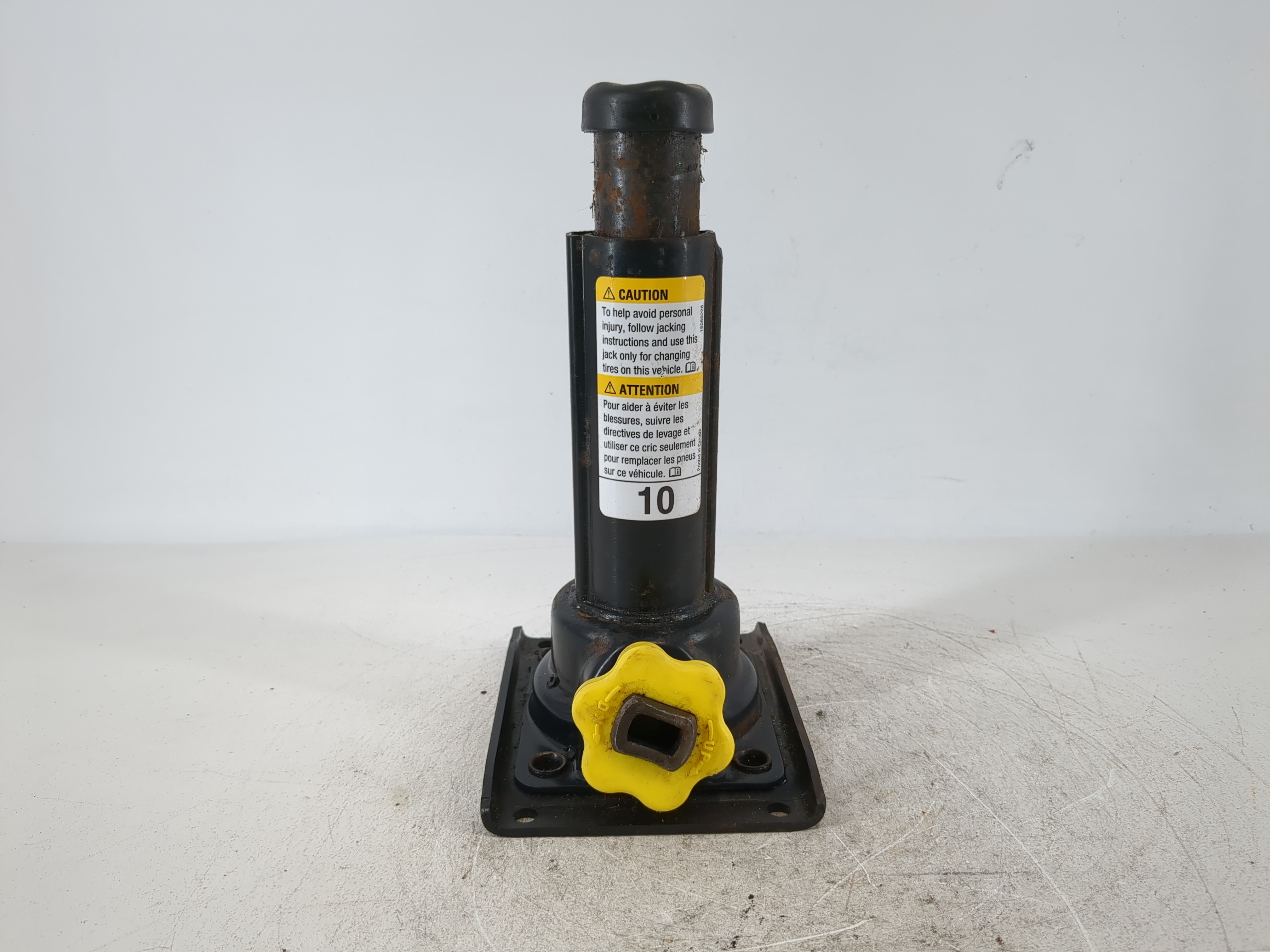 Picture of 2001 Chevrolet Tahoe Spare Scissor Car Jack 980216