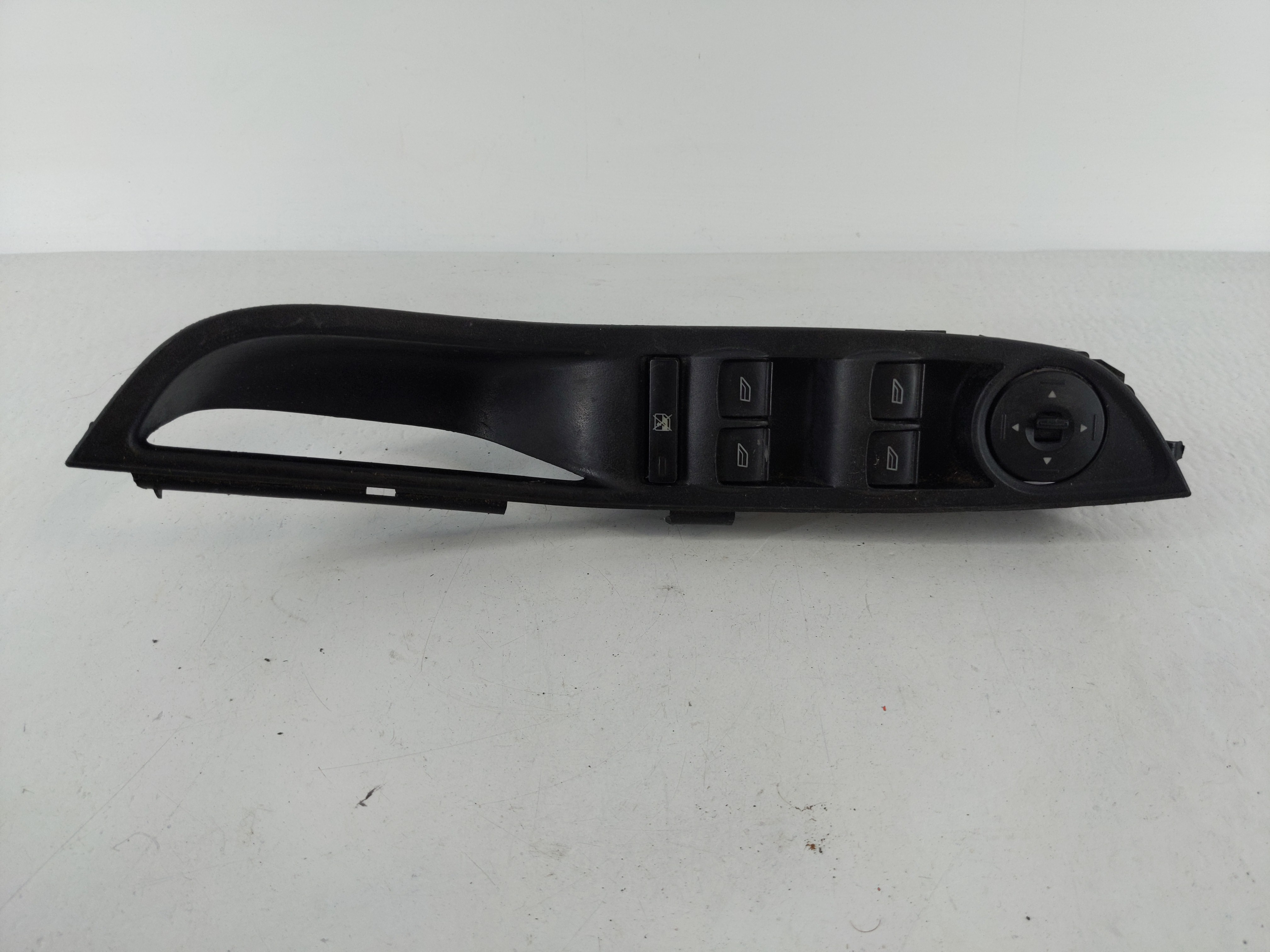Picture of 2012-2018 Ford Focus Driver Left Door Master Power Window Switch 981551