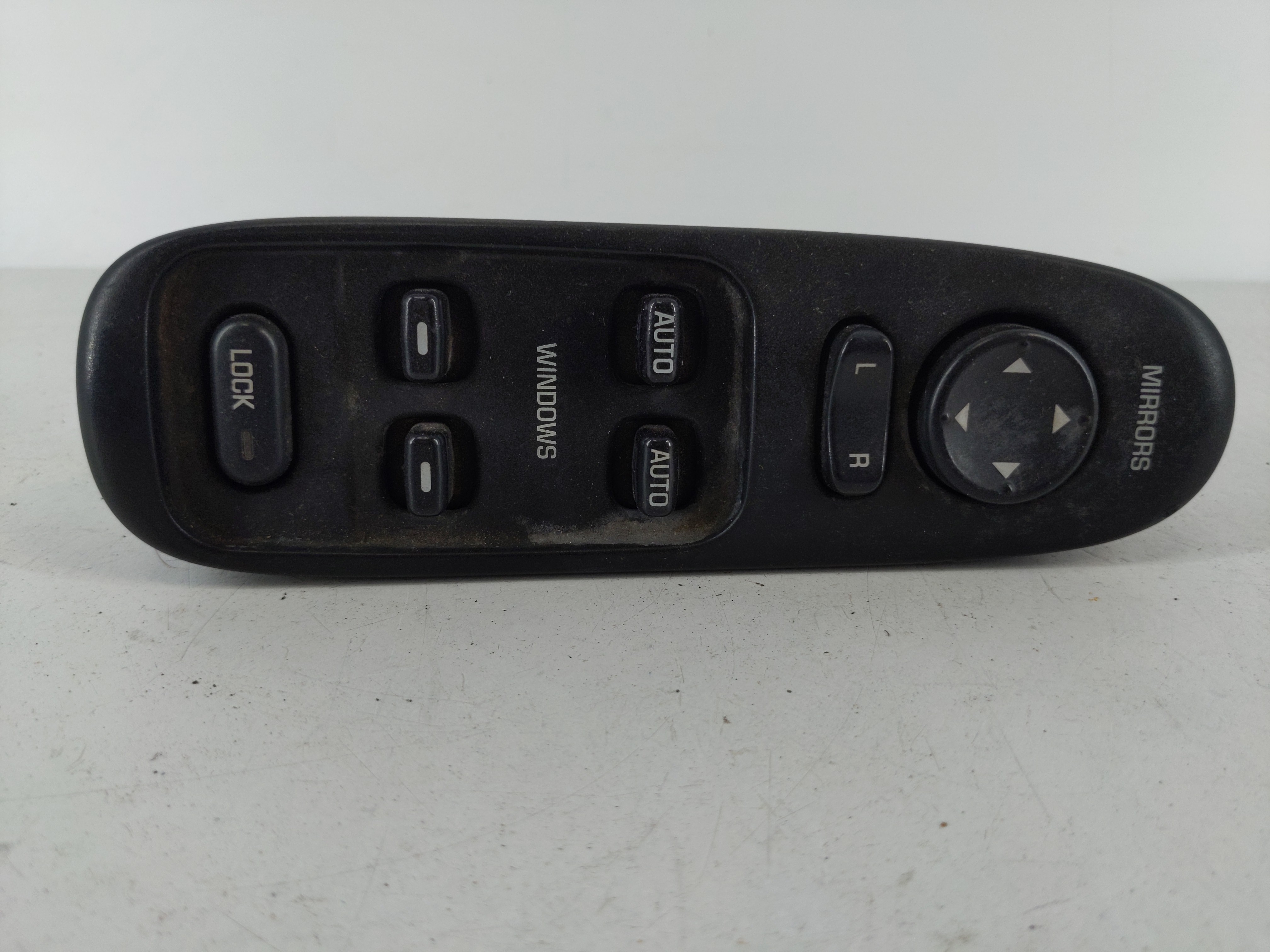 2000-2005 Buick Lesabre Driver Left Door Master Power Window Switch 982221 - Oemusedautoparts1.com