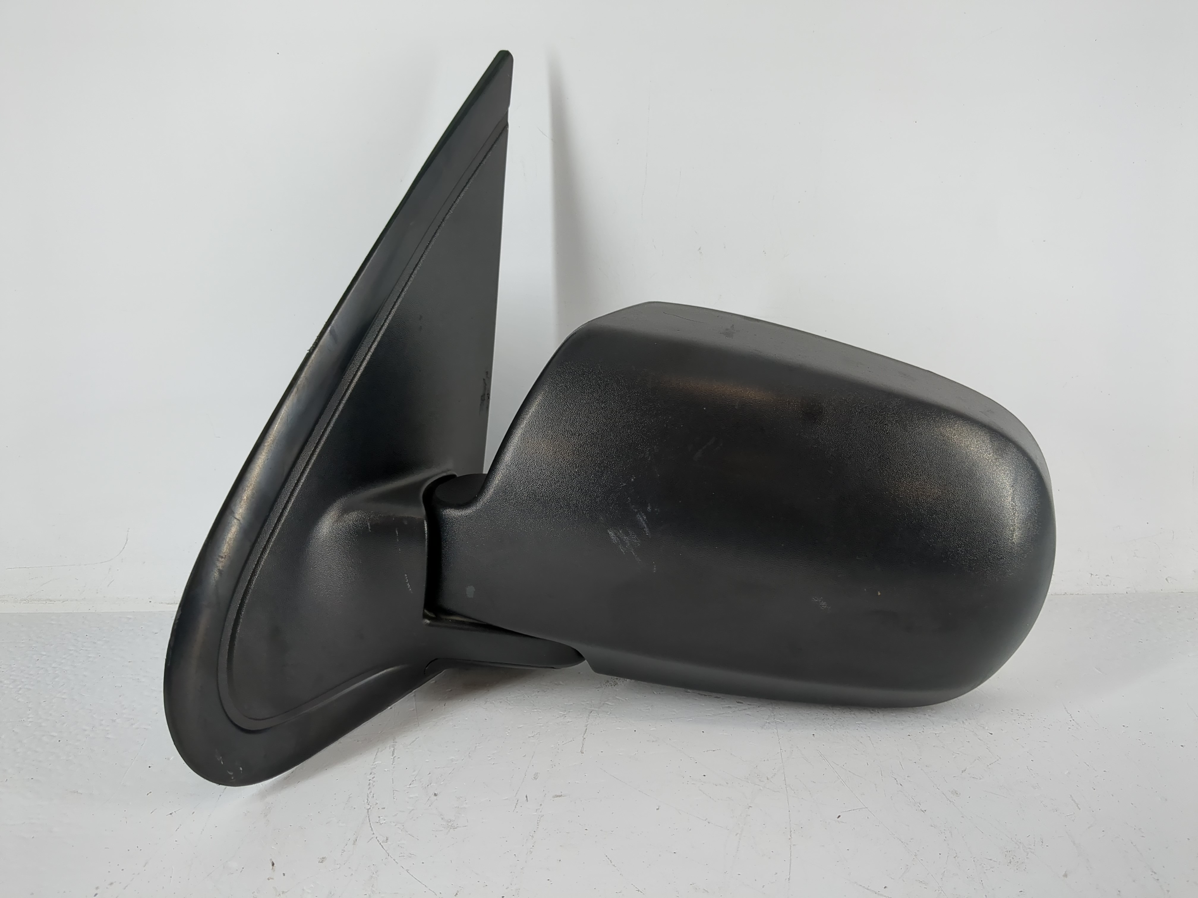 2001-2007 Ford Escape Driver Left Side View Manual Door Mirror Black 982460 - Oemusedautoparts1.com