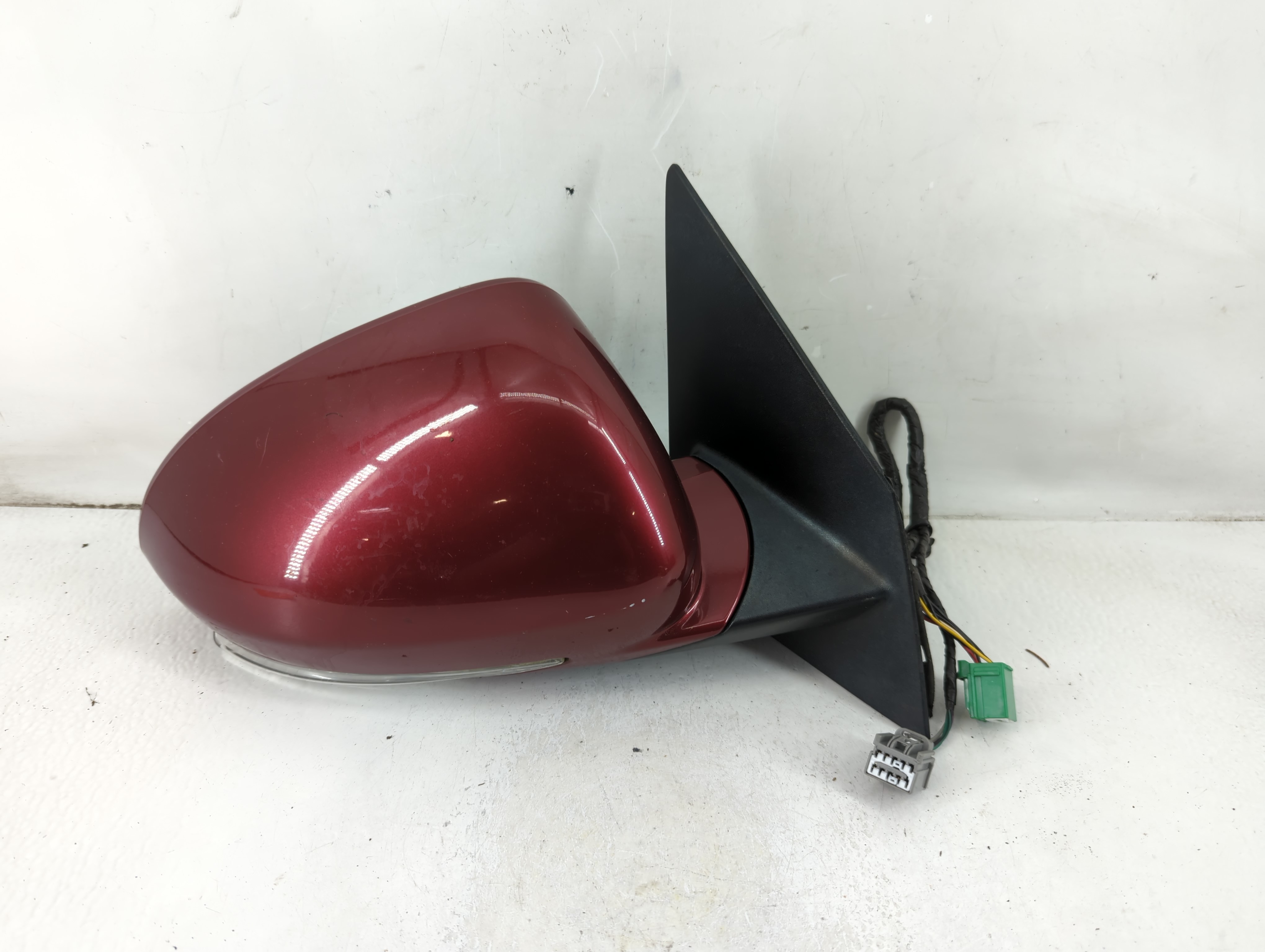 2008-2012 Buick Enclave Passenger Right Side View Manual Door Mirror Red 982482 - Oemusedautoparts1.com