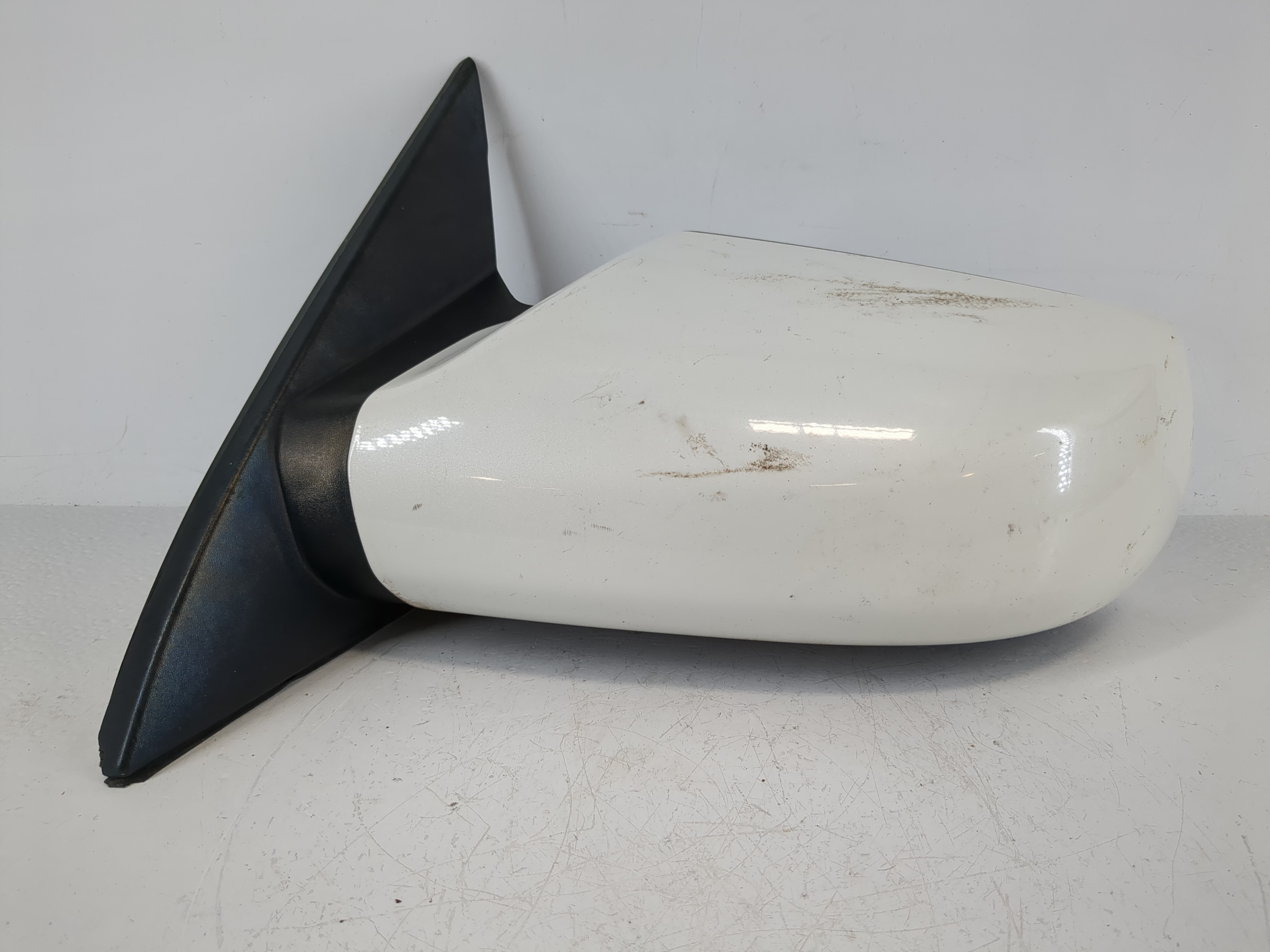 2007-2012 Nissan Altima Driver Left Side View Manual Door Mirror White 982545 - Oemusedautoparts1.com