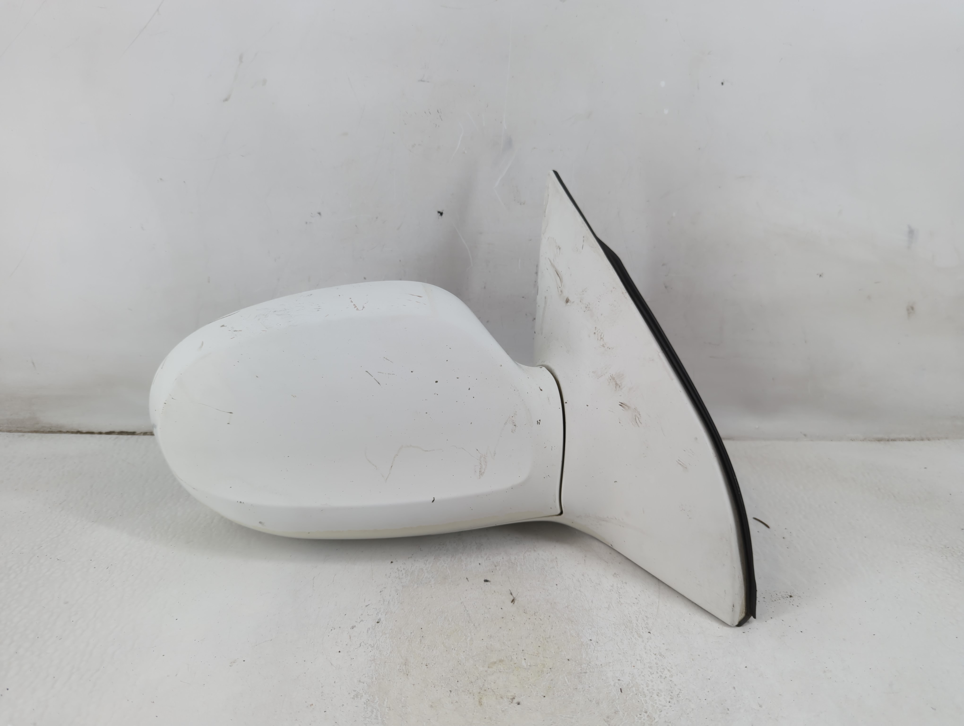 2002-2005 Kia Sedona Passenger Right Side View Manual Door Mirror White 982575 - Oemusedautoparts1.com