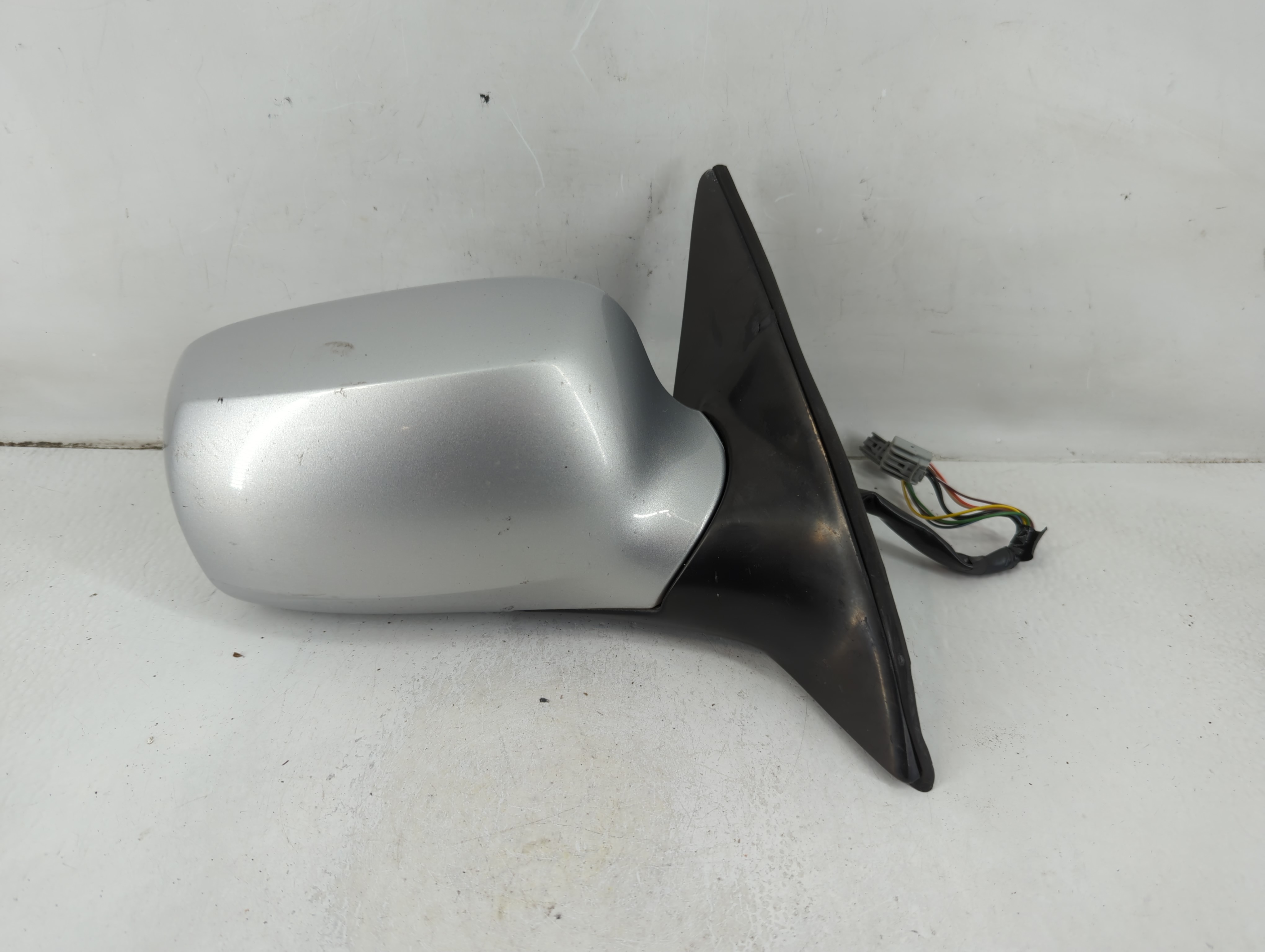 2009-2011 Buick Lucerne Passenger Right Side View Manual Door Mirror Grey 982682 - Oemusedautoparts1.com
