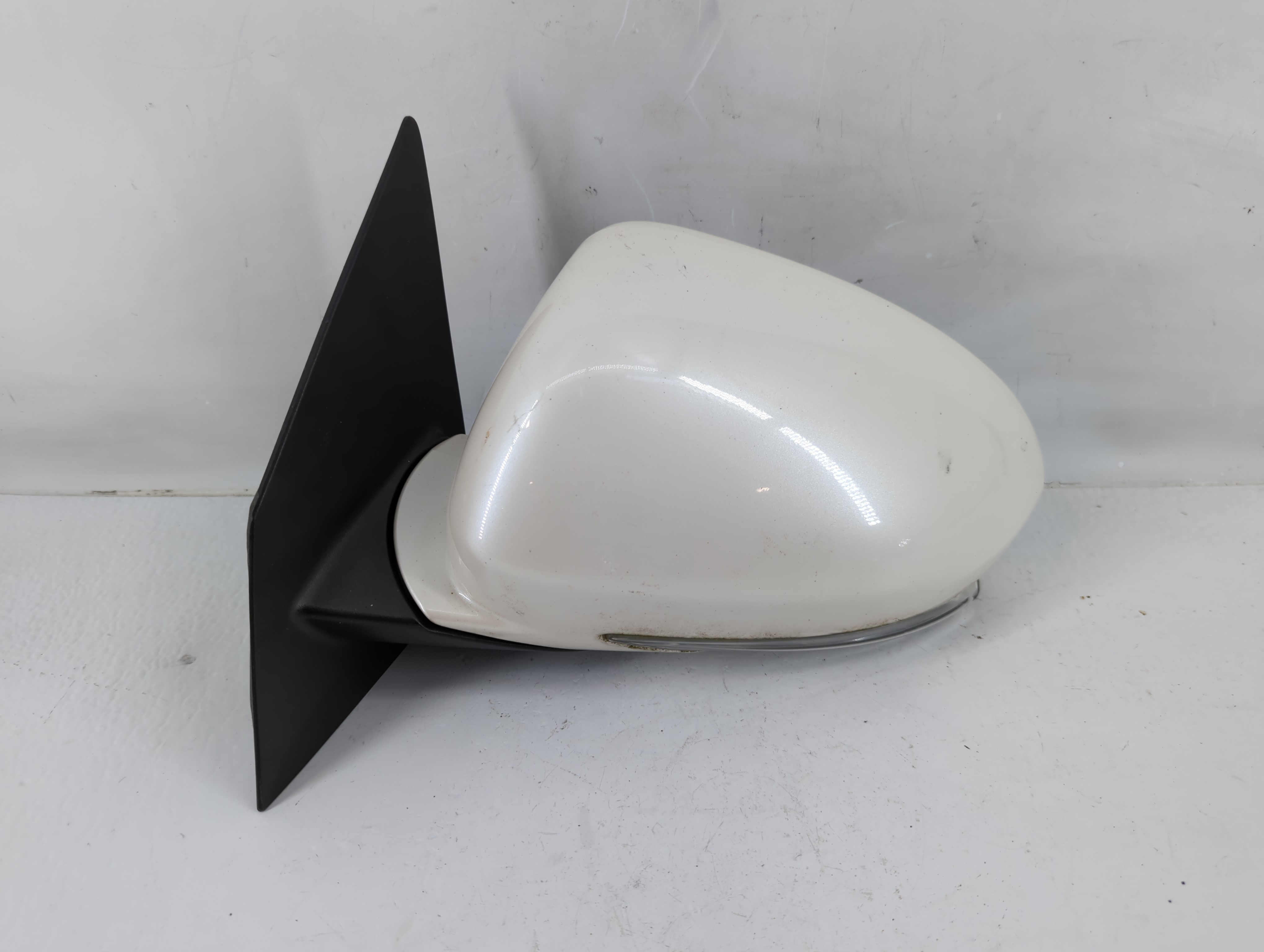 Picture of 2008-2012 Buick Enclave Driver Left Side View Manual Door Mirror White 983124