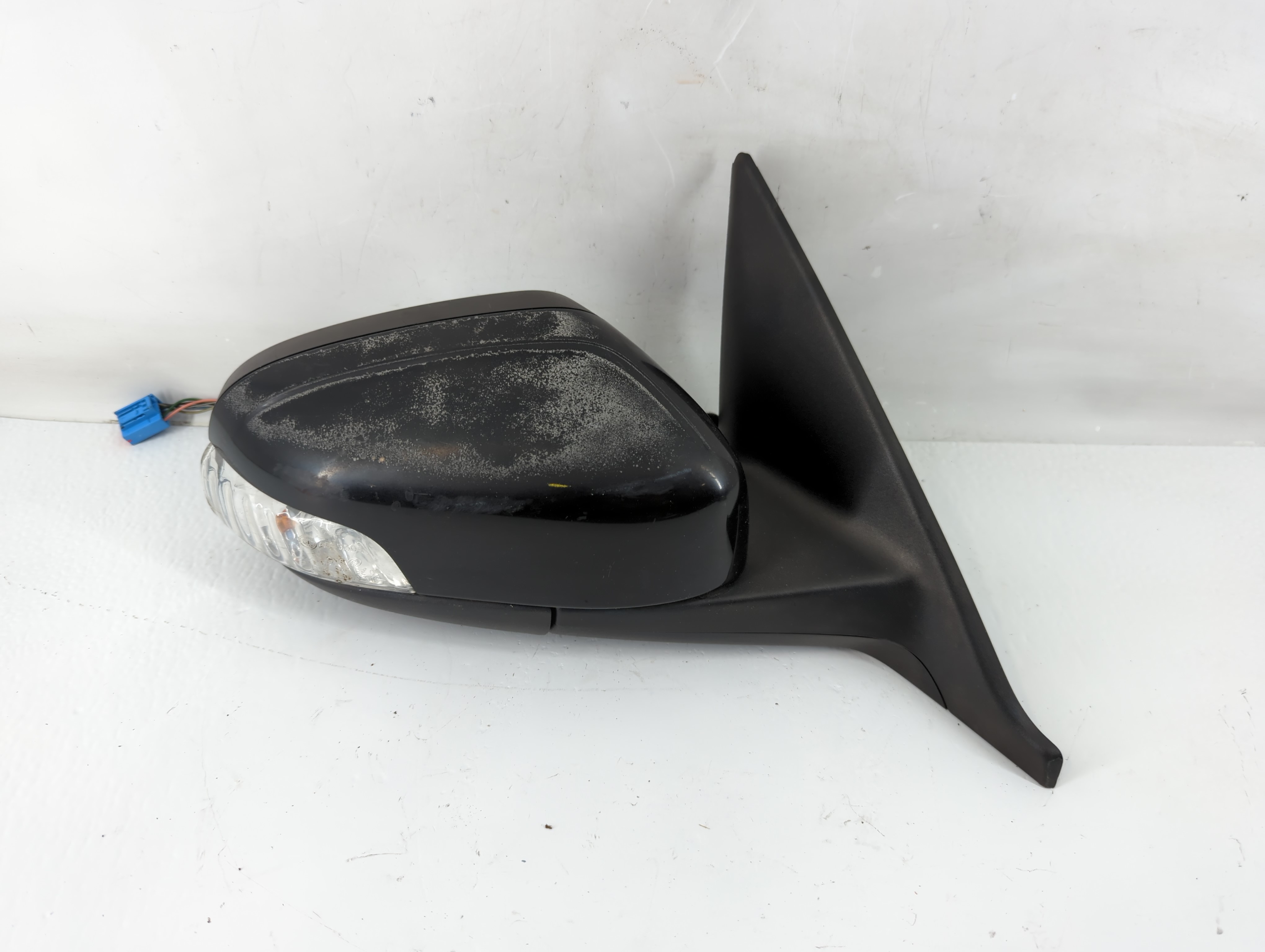 Volvo V40 Passenger Right Side View Manual Door Mirror Black 983331 - Oemusedautoparts1.com