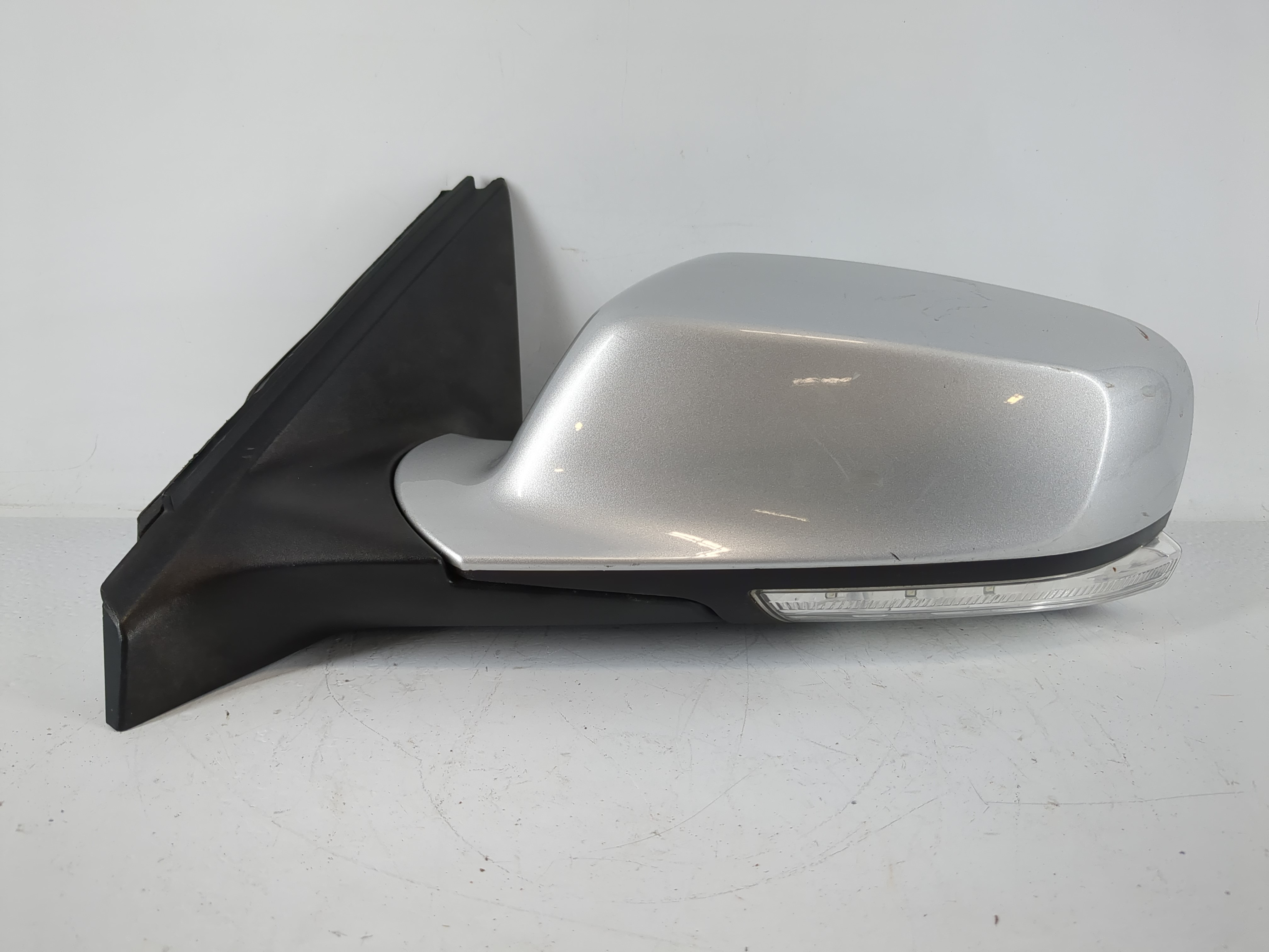 Buick Lacross Driver Left Side View Manual Door Mirror Silver 983387 - Oemusedautoparts1.com