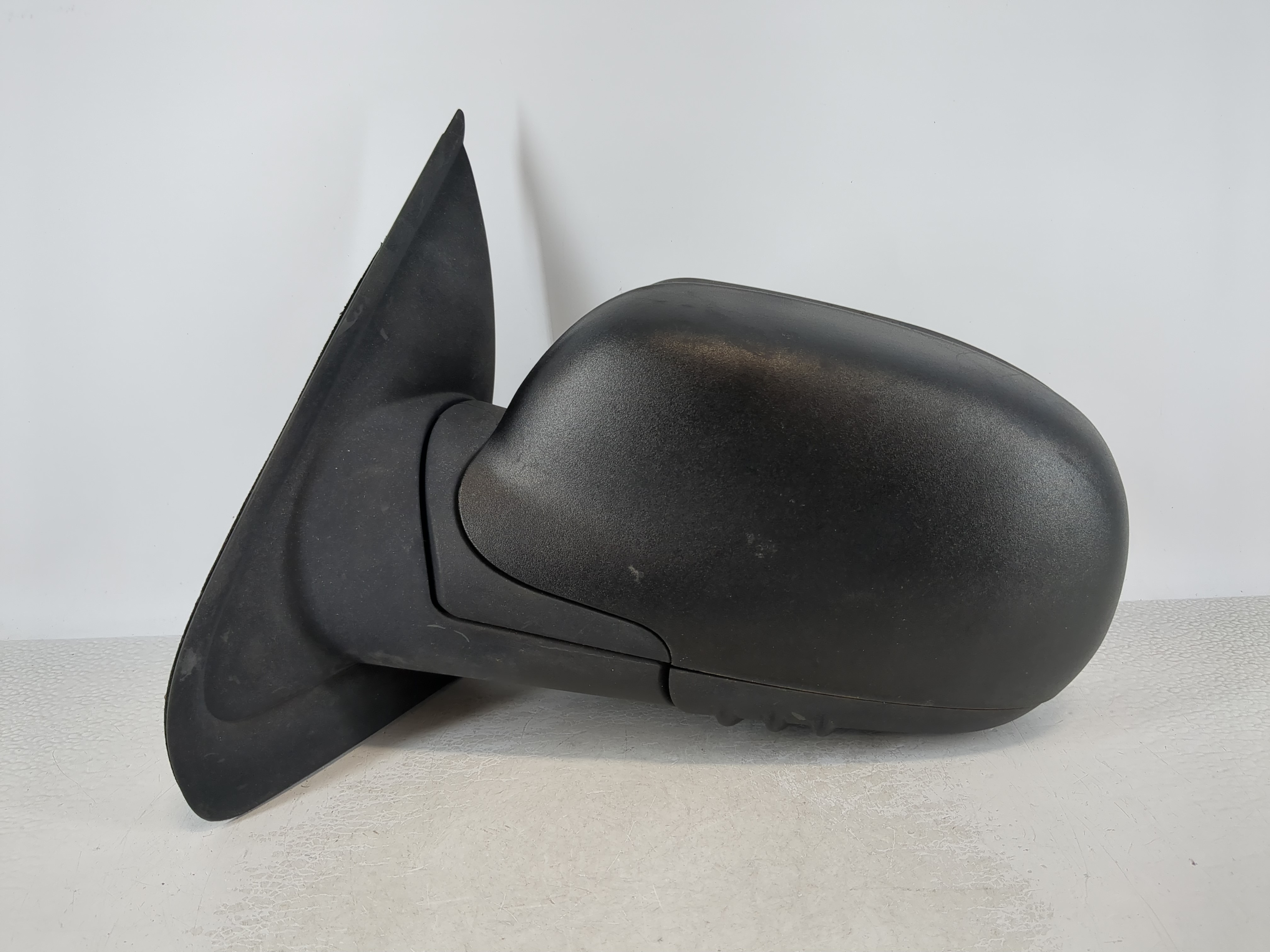 Chevrolet Trail Blazer Driver Left Side View Manual Door Mirror Black 983483 - Oemusedautoparts1.com
