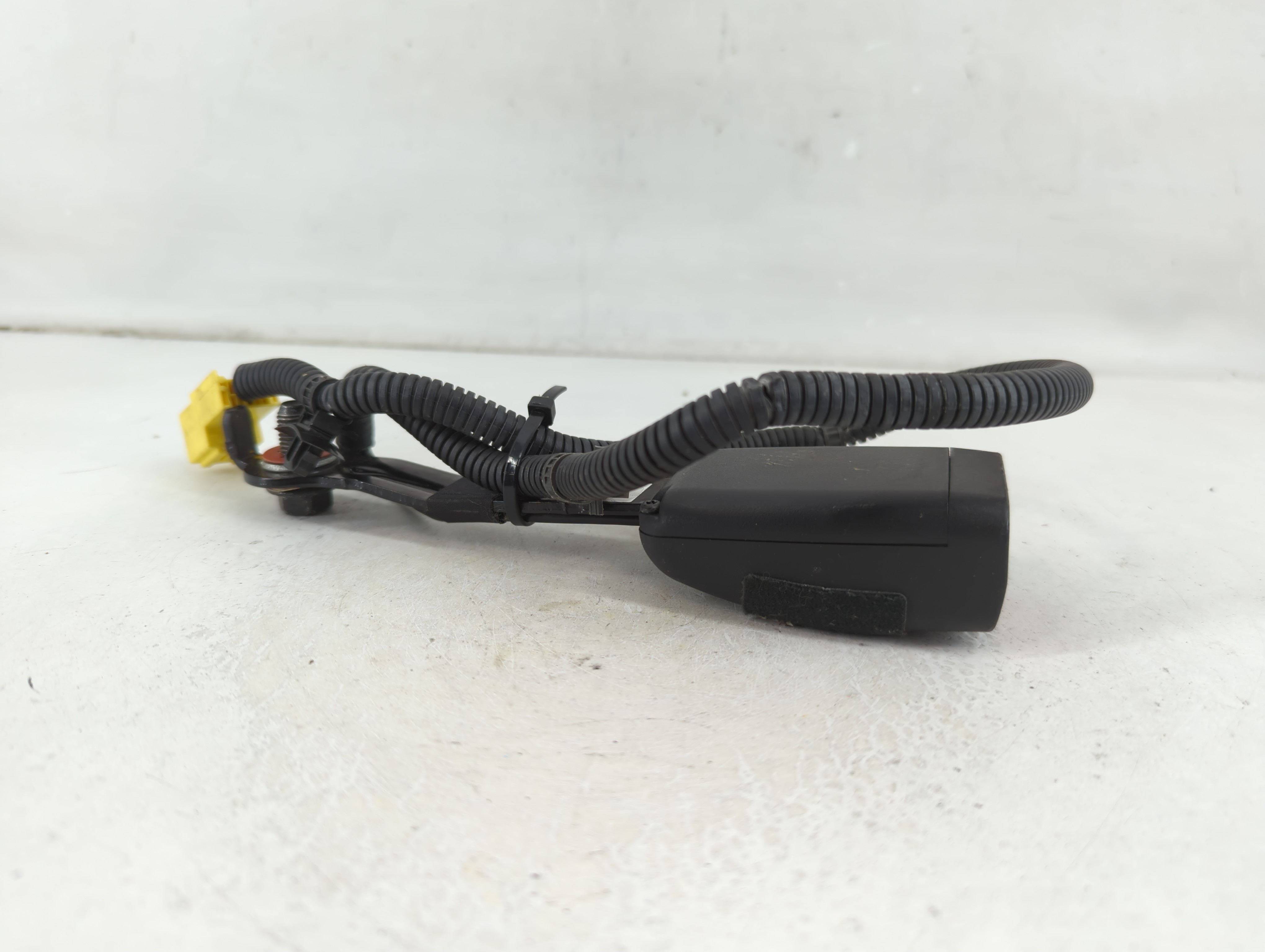 2012-2017 Hyundai Veloster Passenger Front Seatbelt Buckle 984229 - Oemusedautoparts1.com