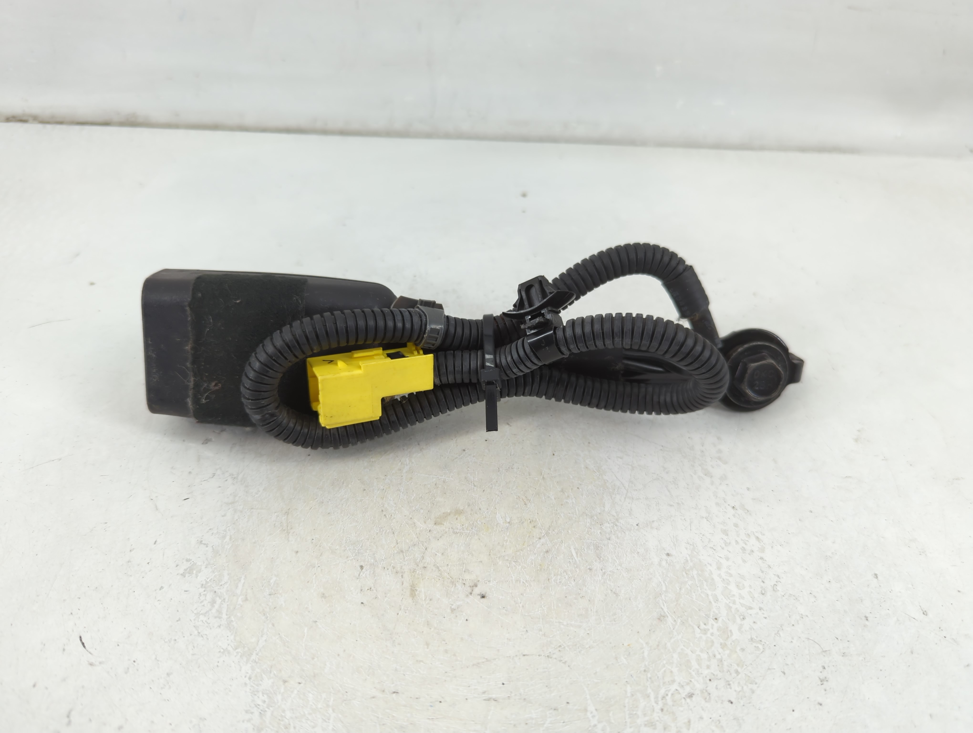 2012-2017 Hyundai Veloster Driver Seatbelt Buckle 984894 - Oemusedautoparts1.com