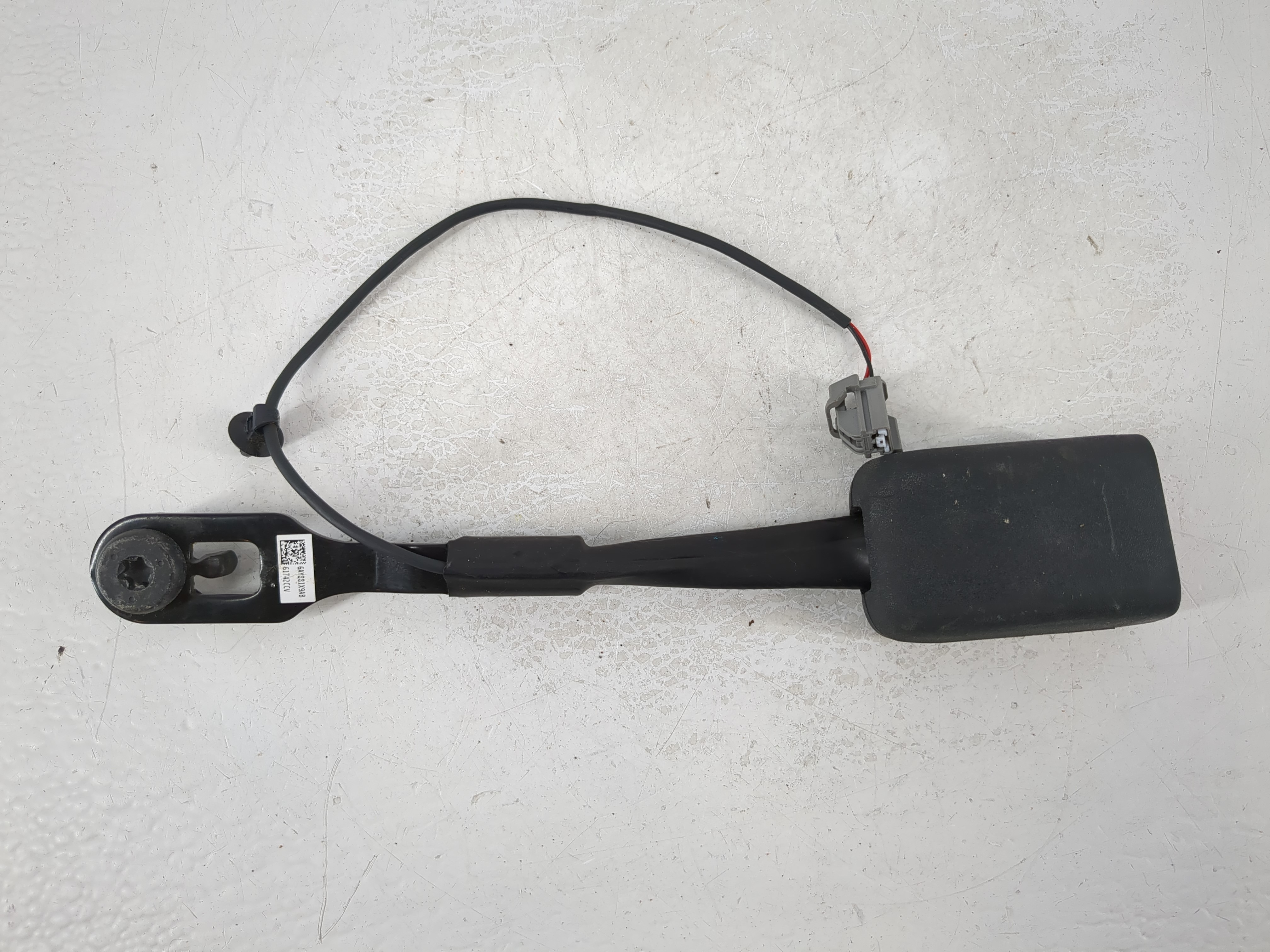 2014-2016 Jeep Cherokee Passenger Front Seatbelt Buckle 985032 - Oemusedautoparts1.com