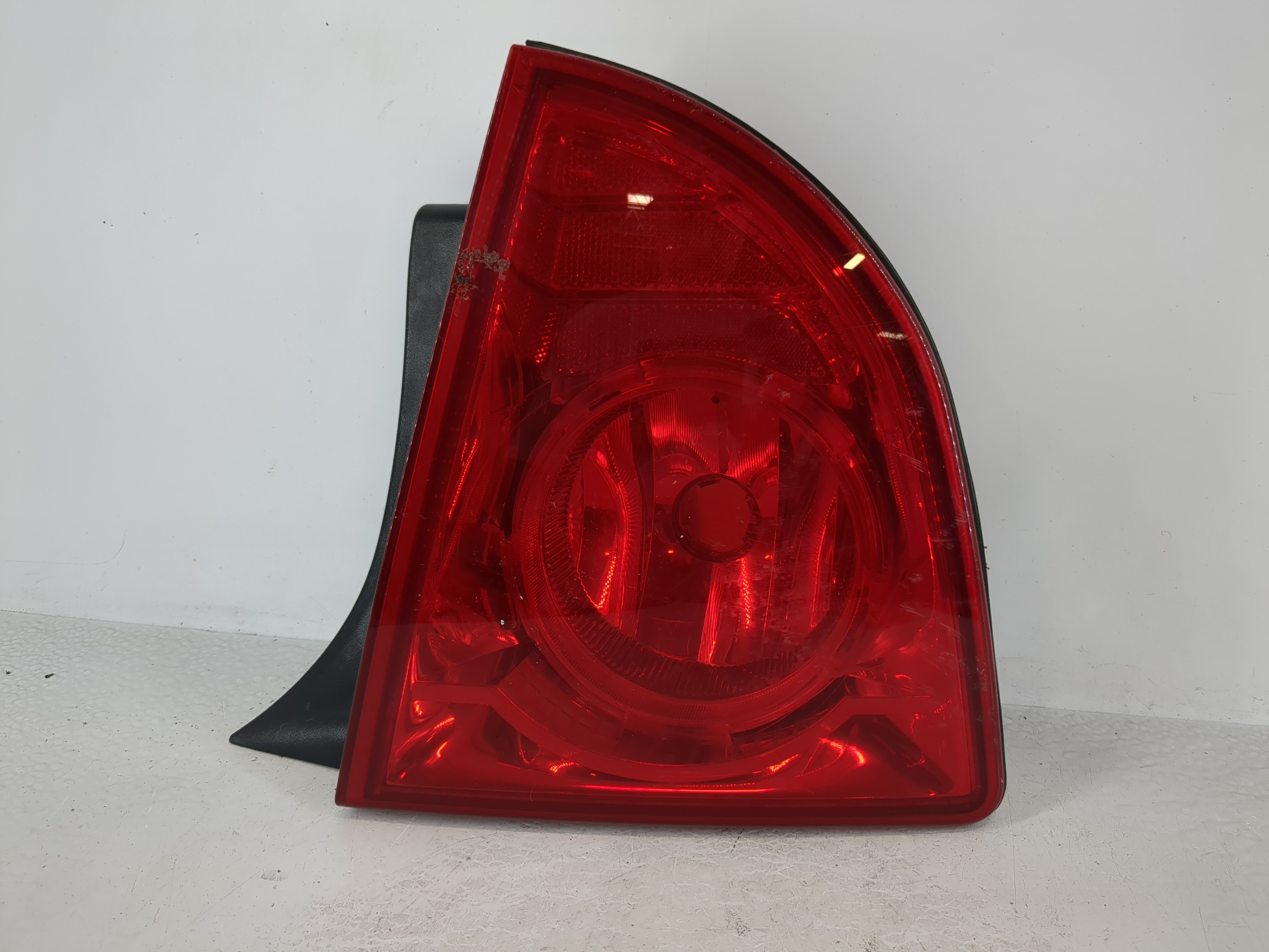 2008 Chevrolet Malibu Driver Left Side Tail Light Taillight Deck Lid Mounted 992618 - Oemusedautoparts1.com