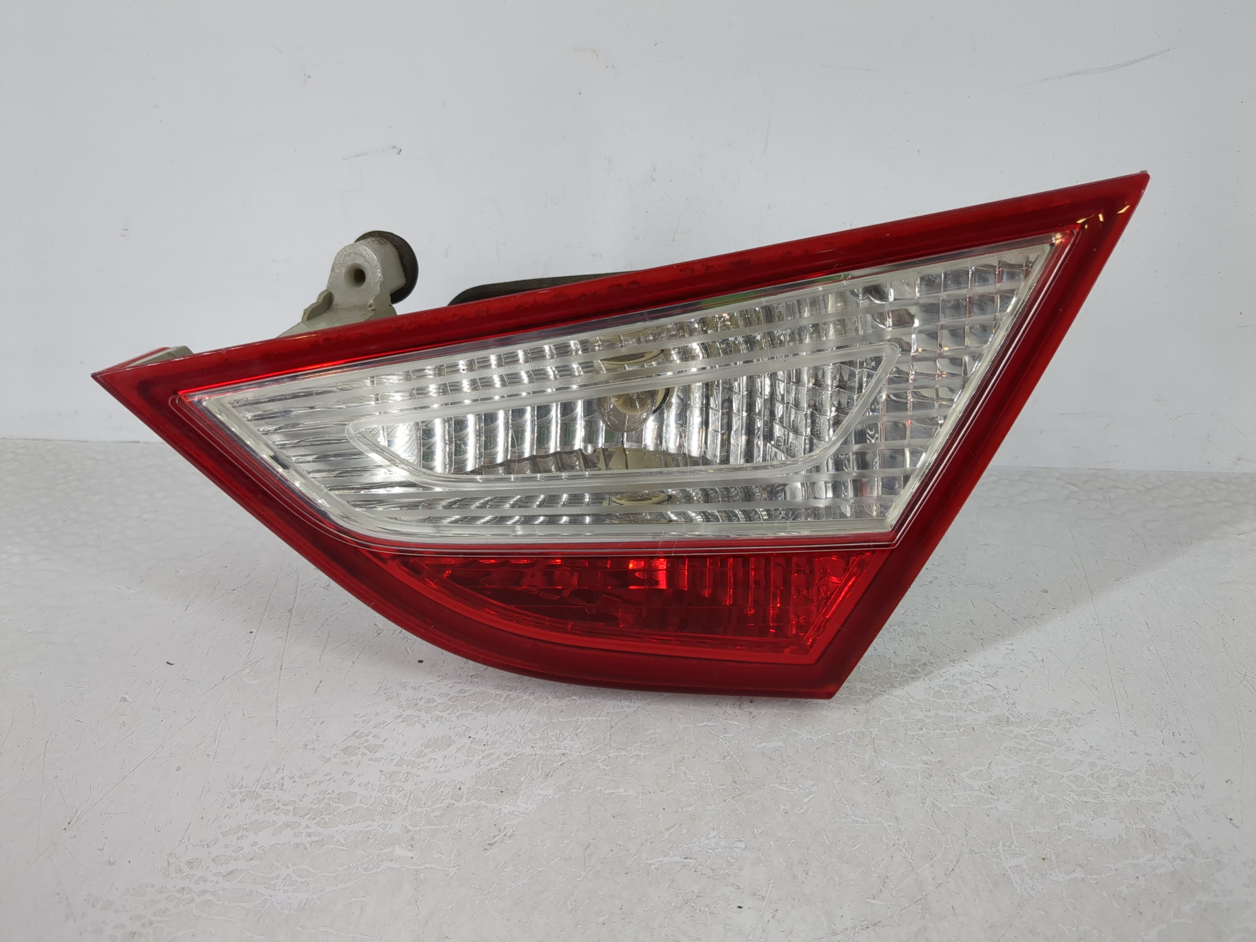 Picture of 2011 Hyundai Sonata Driver Left Side Tail Light Taillight Deck Lid Mounted 992751