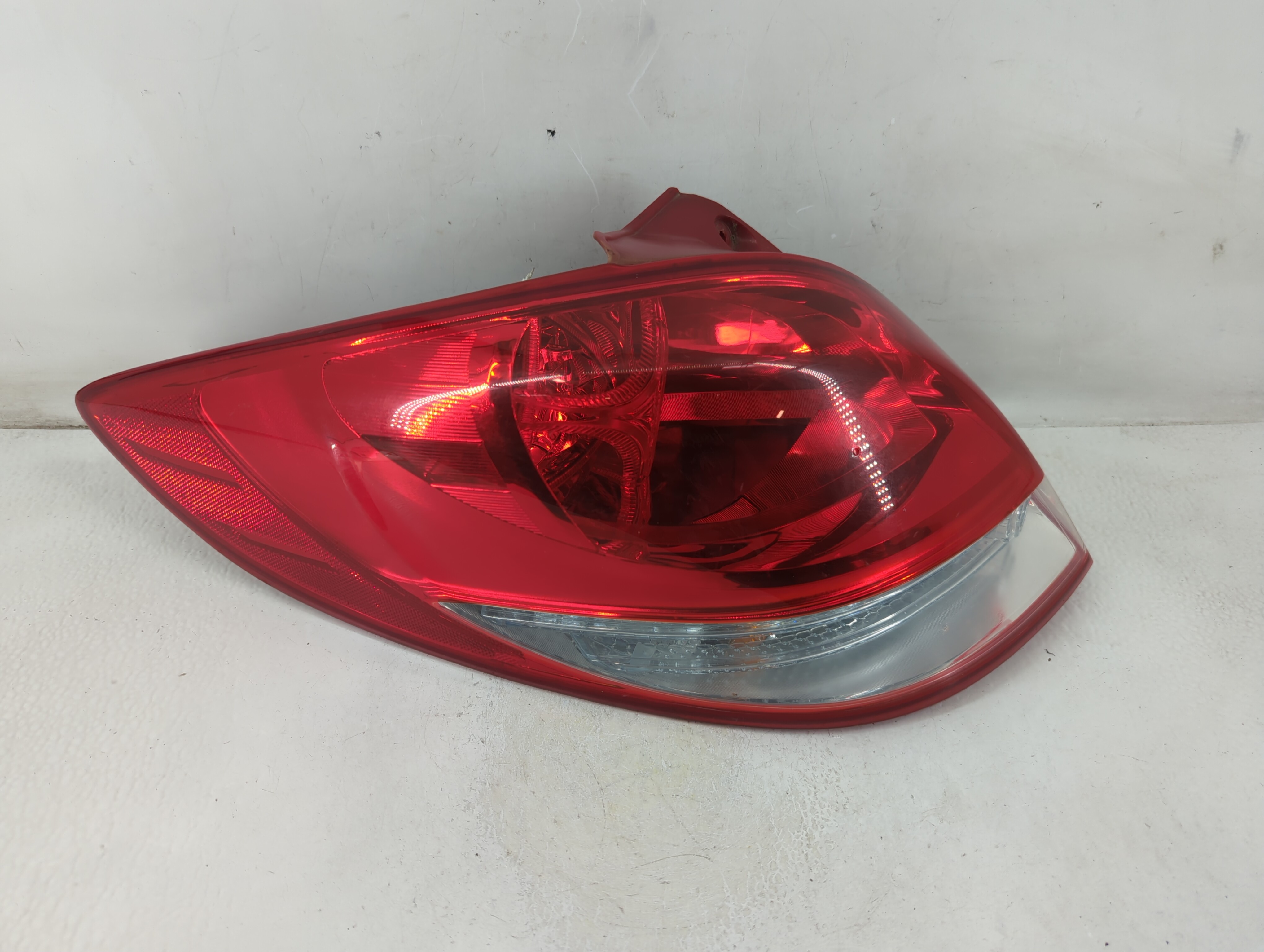 2012 Hyundai Veloster Driver Left Side Tail Light Taillight Deck Lid Mounted 992870 - Oemusedautoparts1.com