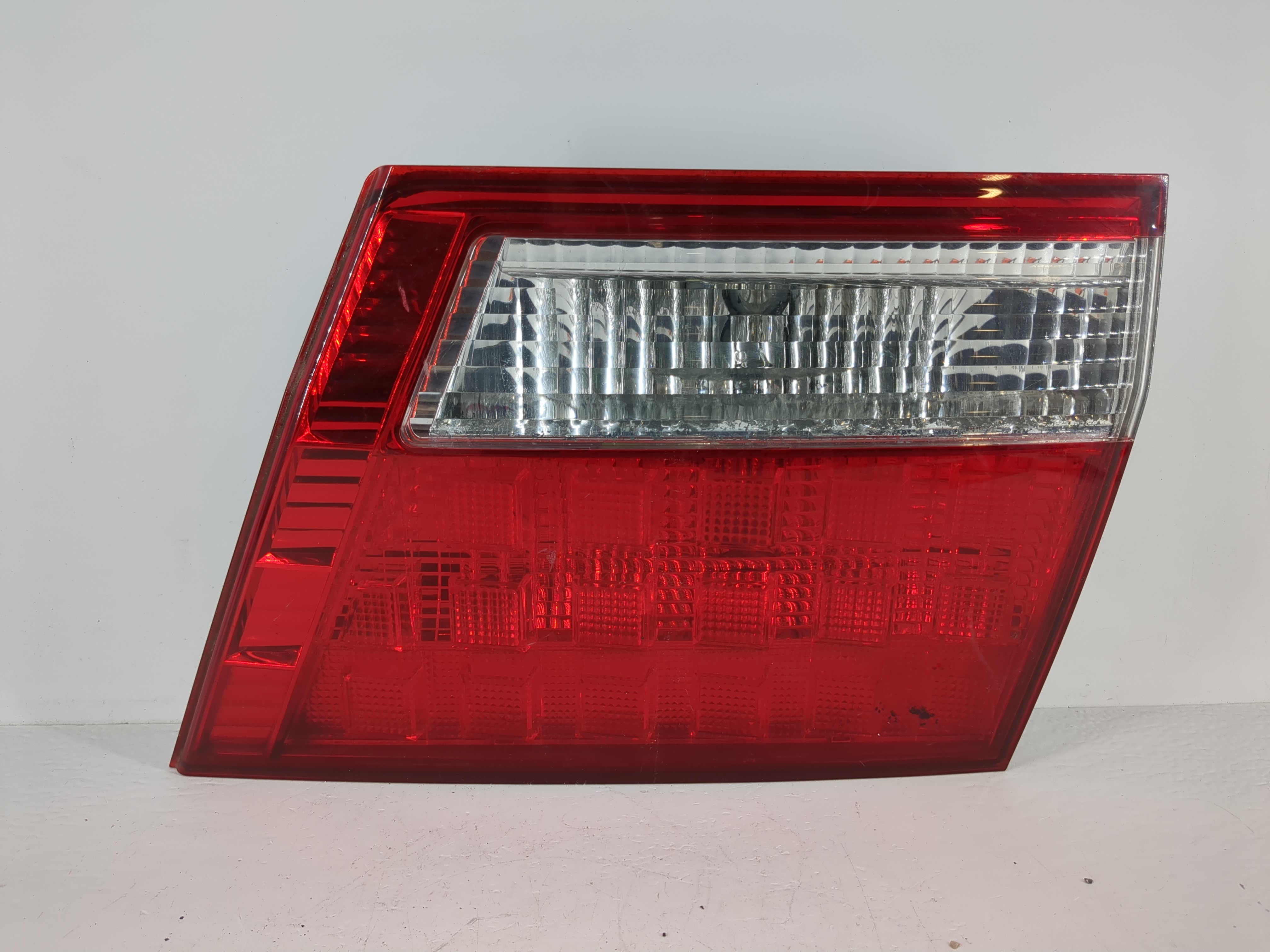 Picture of 2005 Honda Odyssey Passenger Right Side Tail Light Taillight Deck Lid Mounted 993161
