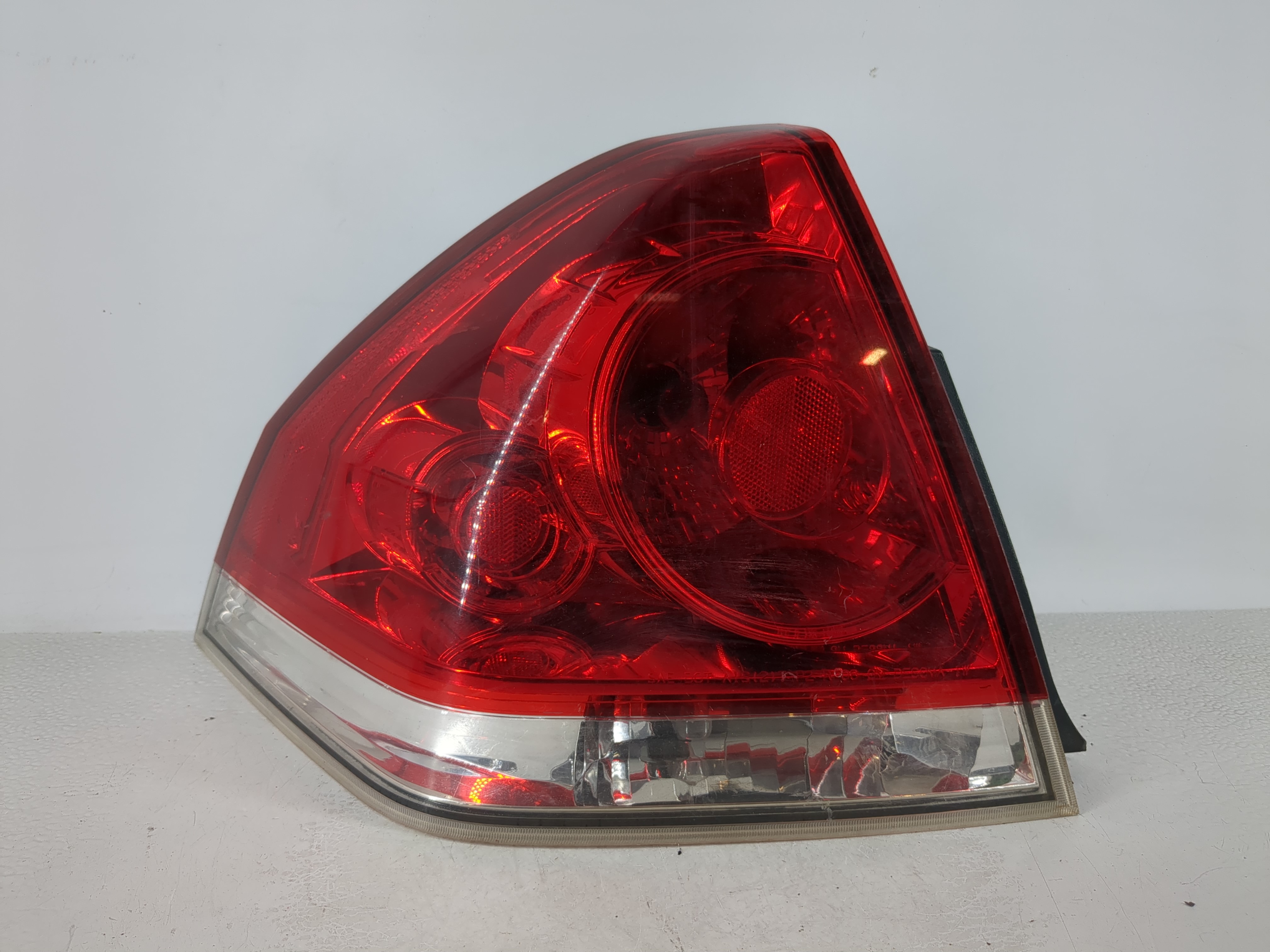 Picture of 2006 Chevrolet Impala Driver Left Side Tail Light Taillight Deck Lid Mounted 993226
