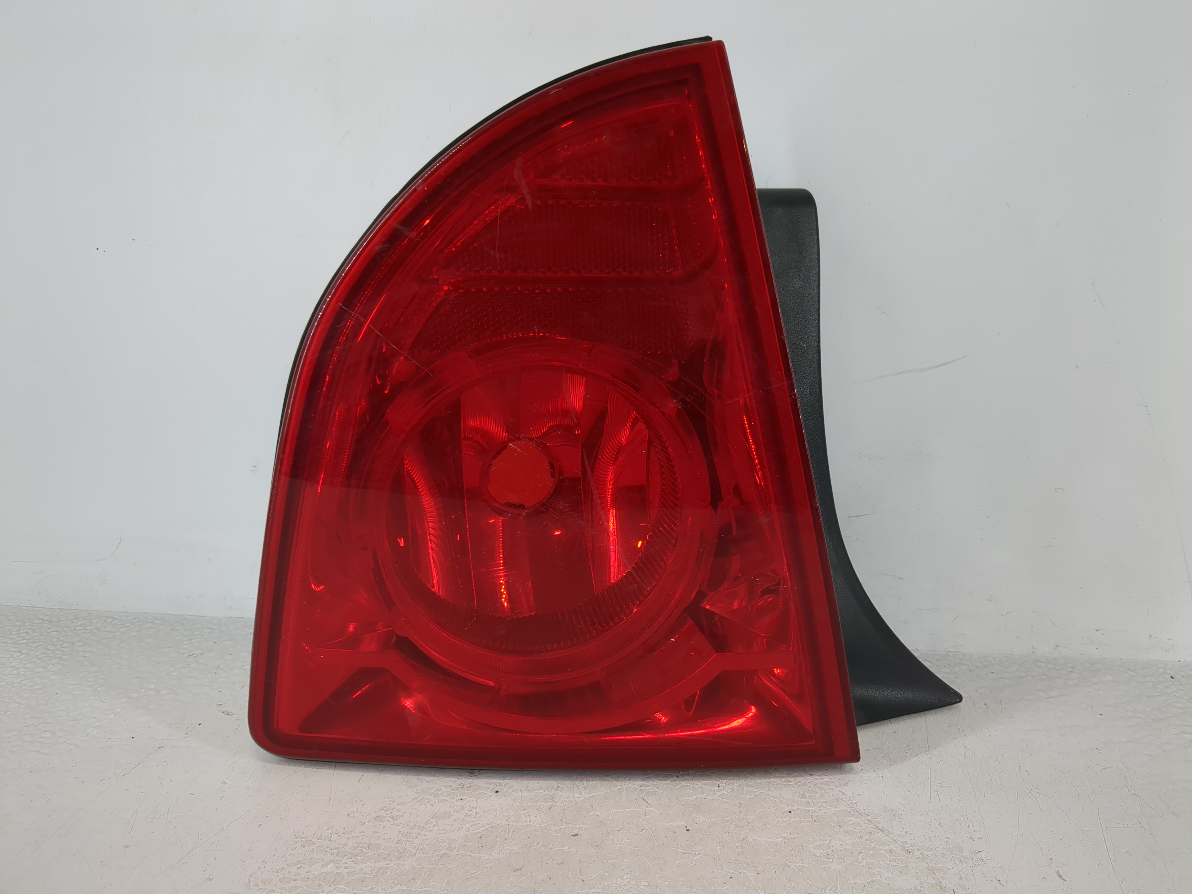 2008 Chevrolet Malibu Driver Left Side Tail Light Taillight Deck Lid Mounted 993344 - Oemusedautoparts1.com