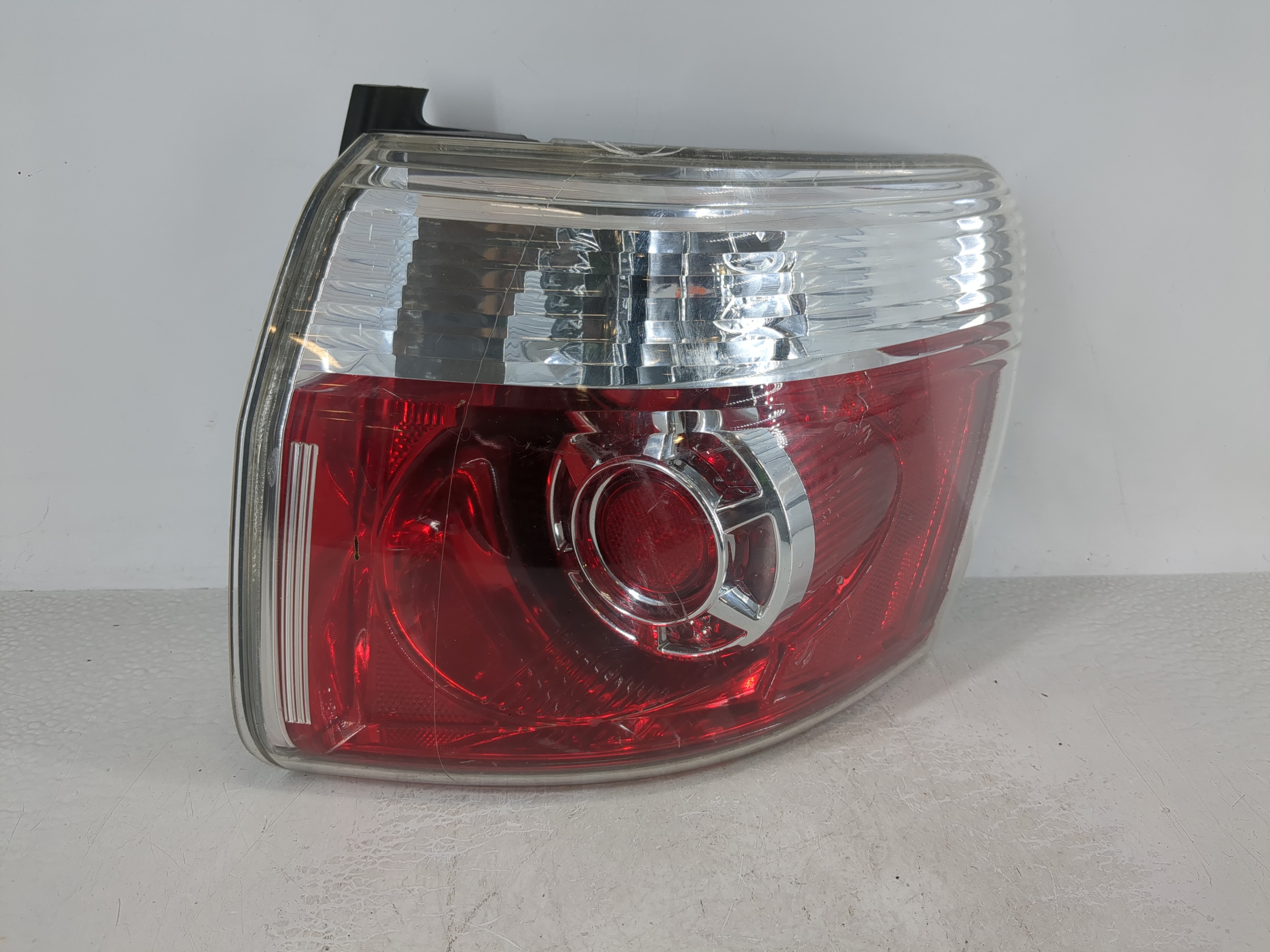 Picture of 2007 Gmc Acadia Driver Left Side Tail Light Taillight Deck Lid Mounted 993613