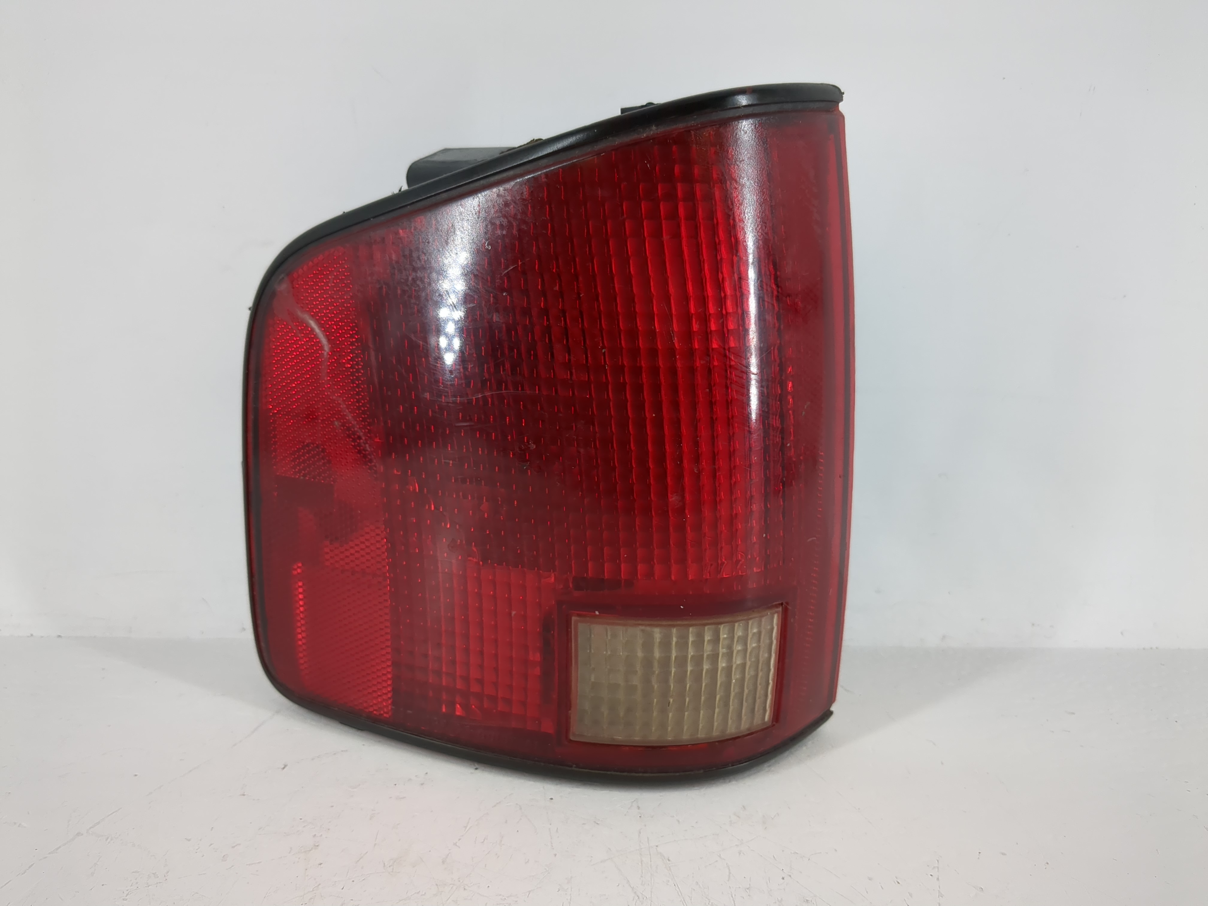 1994 Chevrolet S10 Driver Left Side Tail Light Taillight Deck Lid Mounted 993734 - Oemusedautoparts1.com