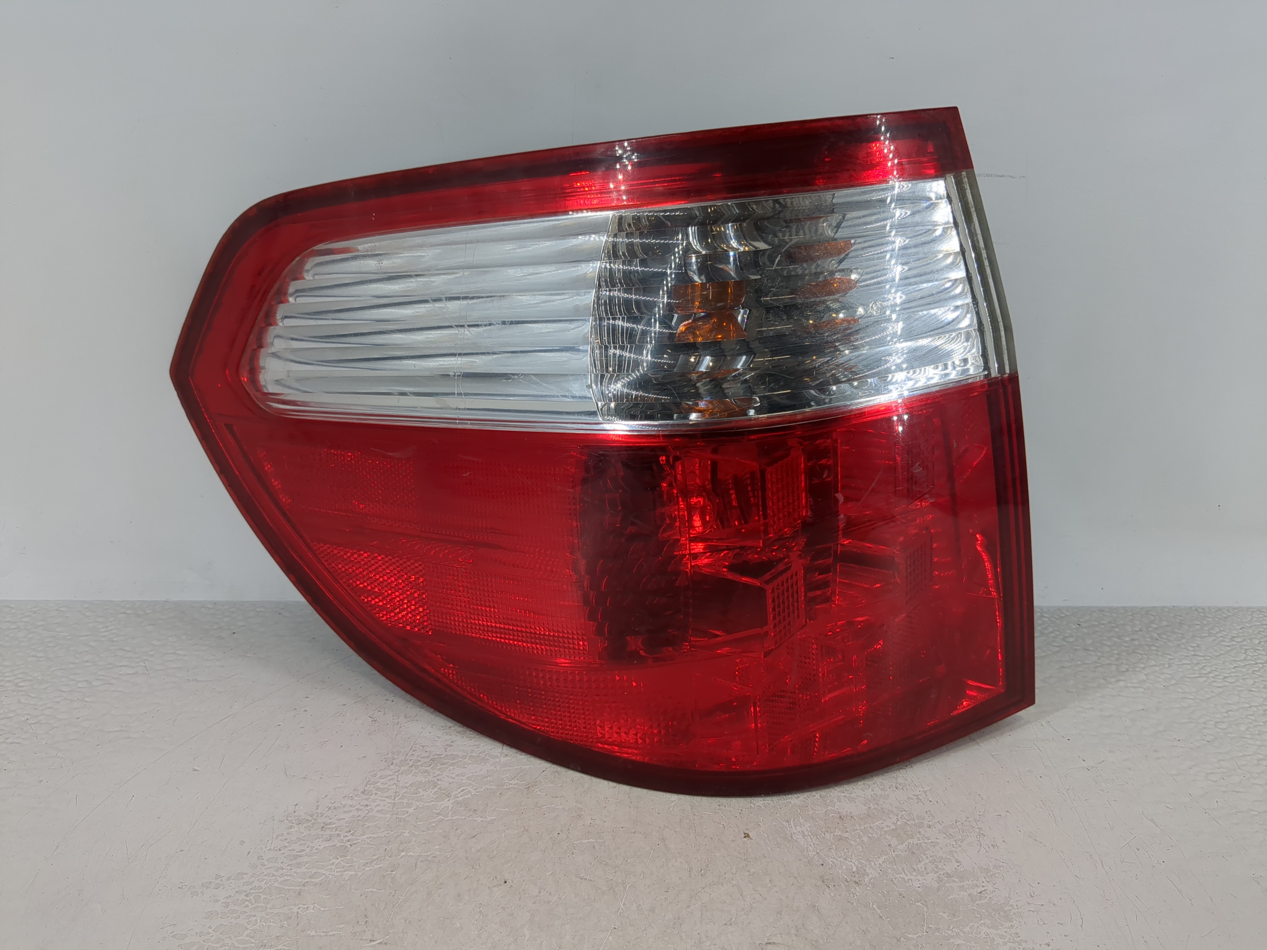 Picture of 2005 Honda Odyssey Driver Left Side Tail Light Taillight Deck Lid Mounted 993898